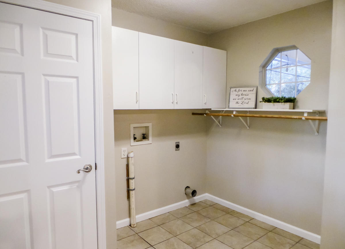 COUNTRYVIEW EST - Residential