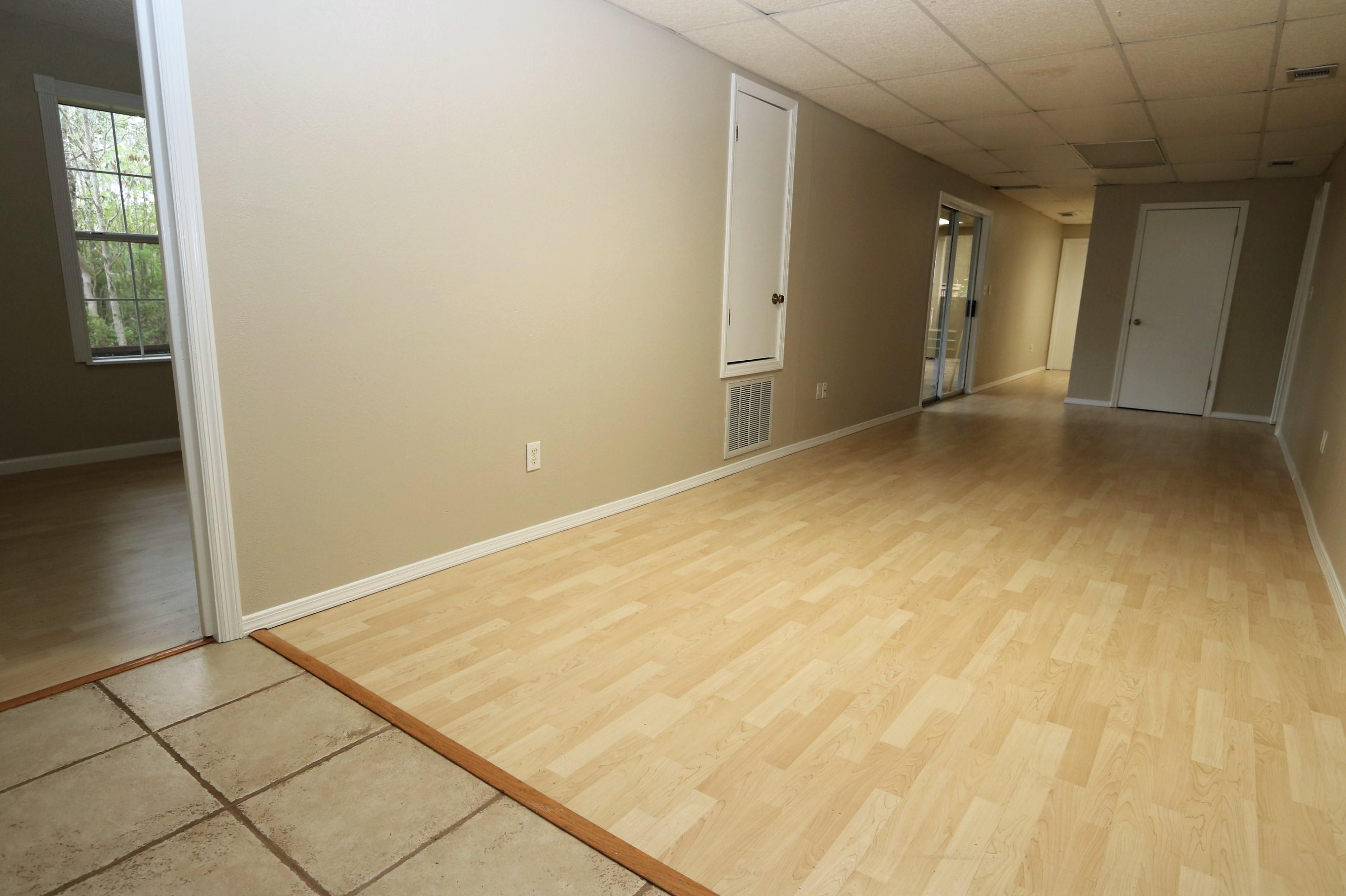 COUNTRYVIEW EST - Residential
