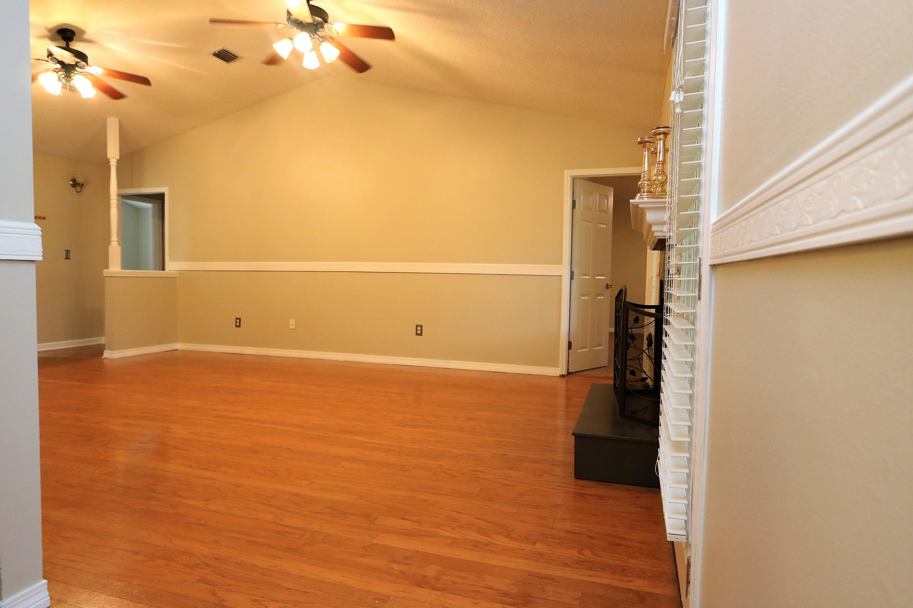 COUNTRYVIEW EST - Residential