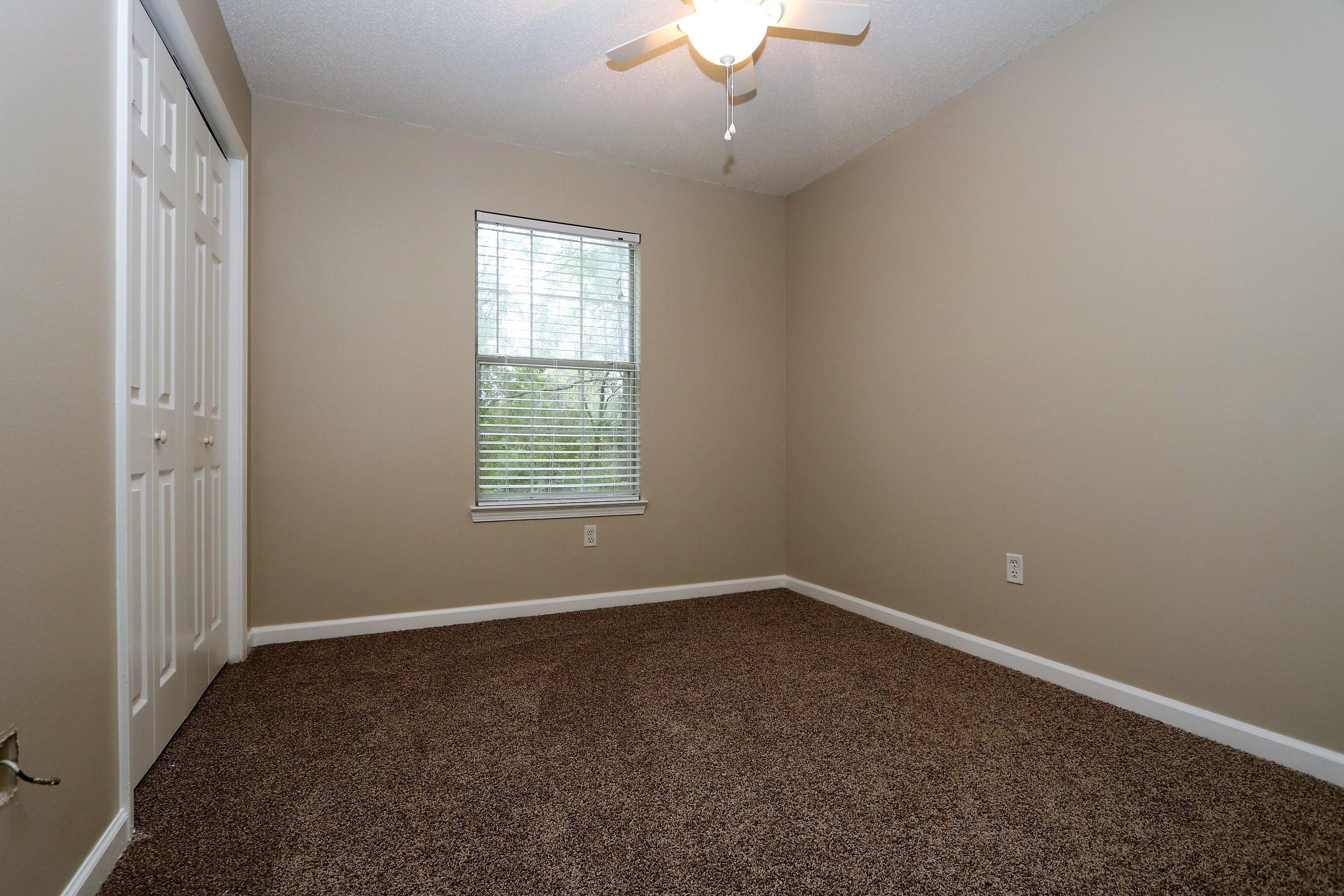 COUNTRYVIEW EST - Residential