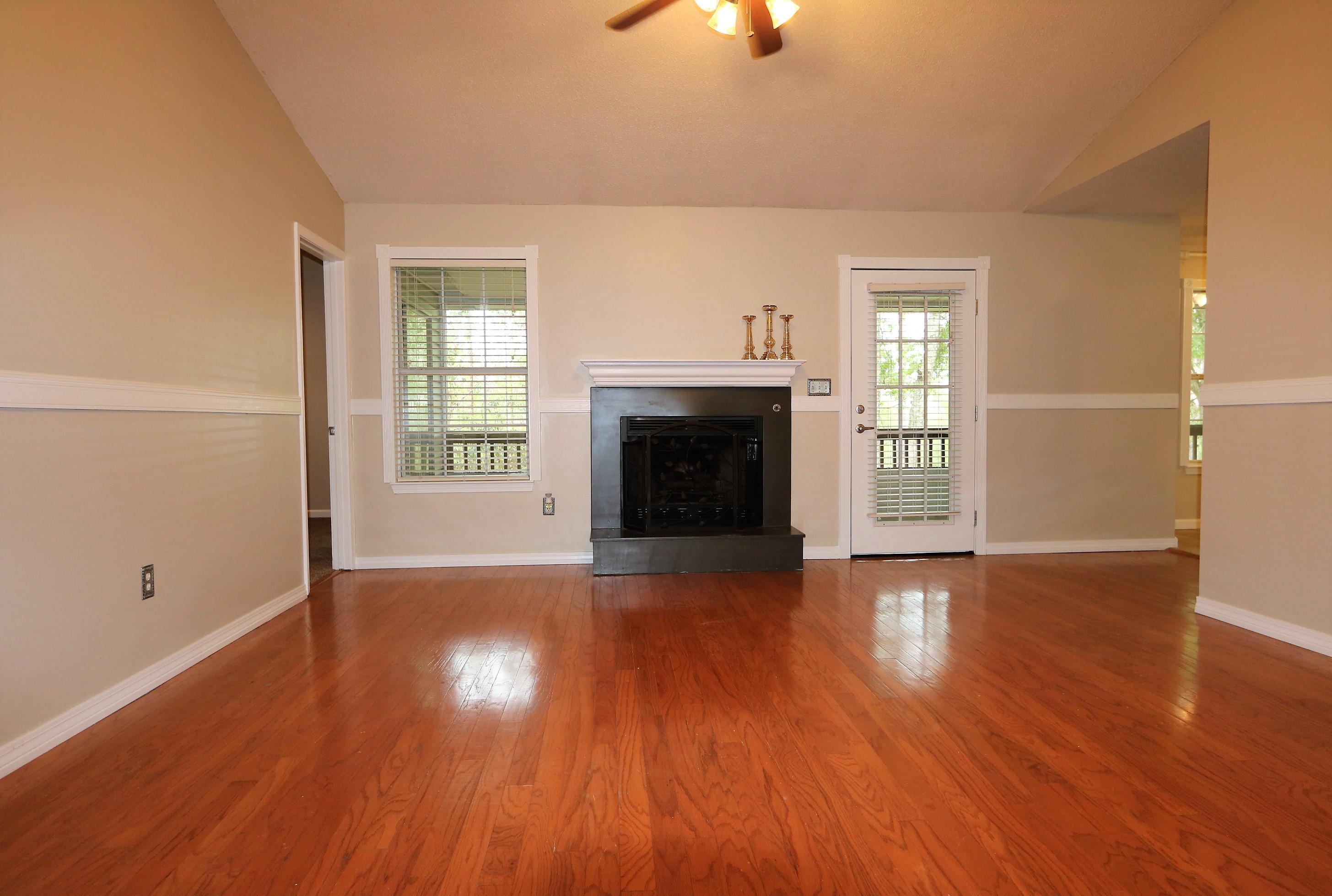 COUNTRYVIEW EST - Residential