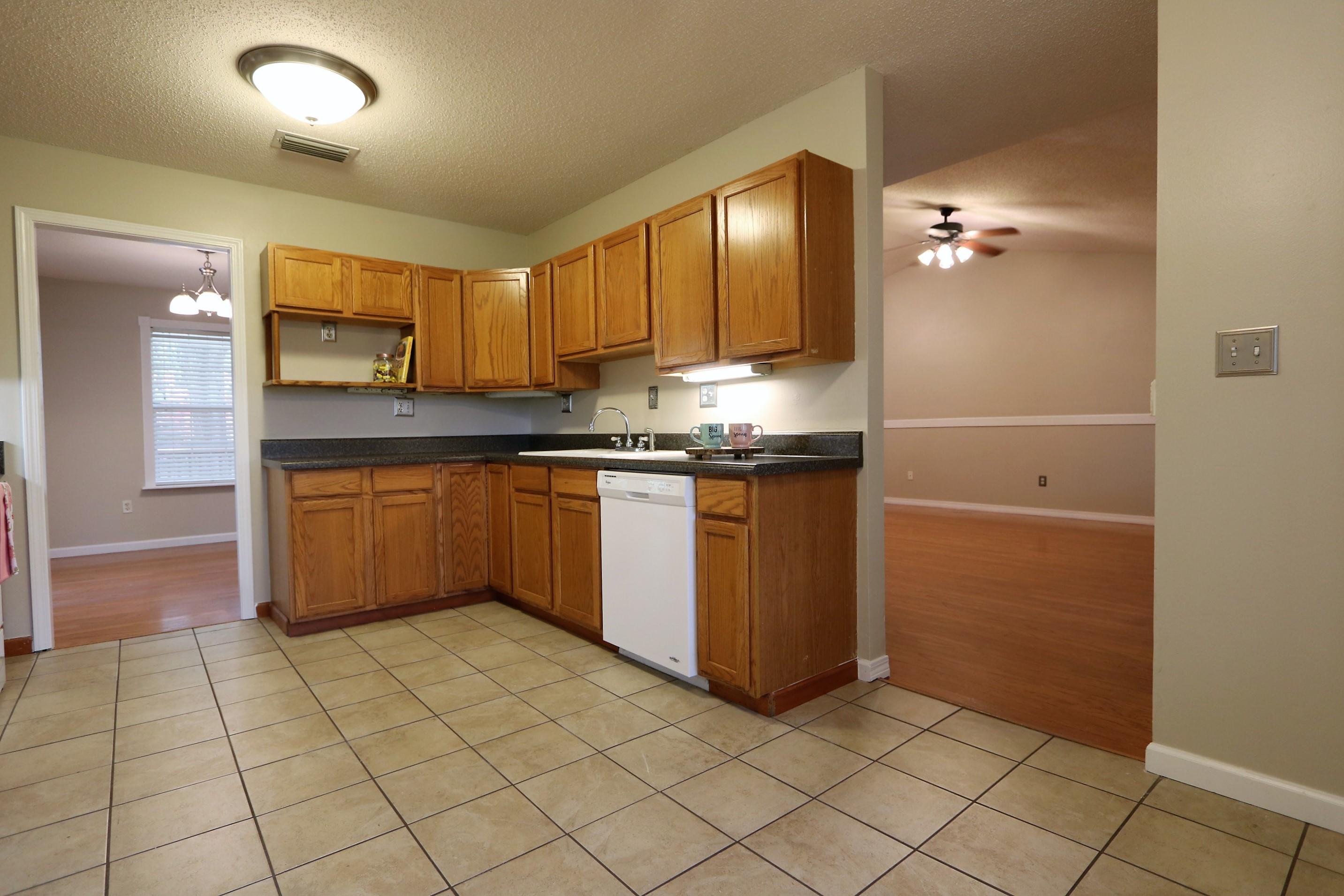 COUNTRYVIEW EST - Residential
