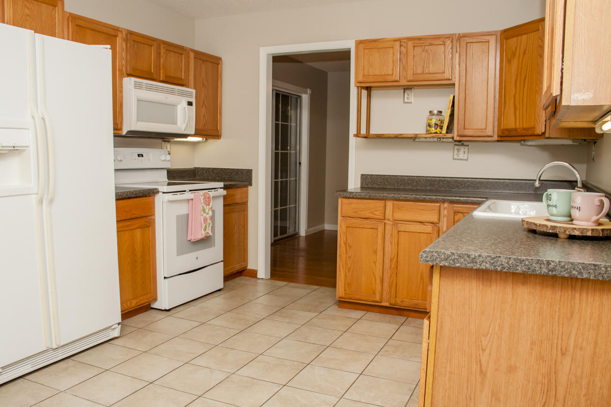 COUNTRYVIEW EST - Residential