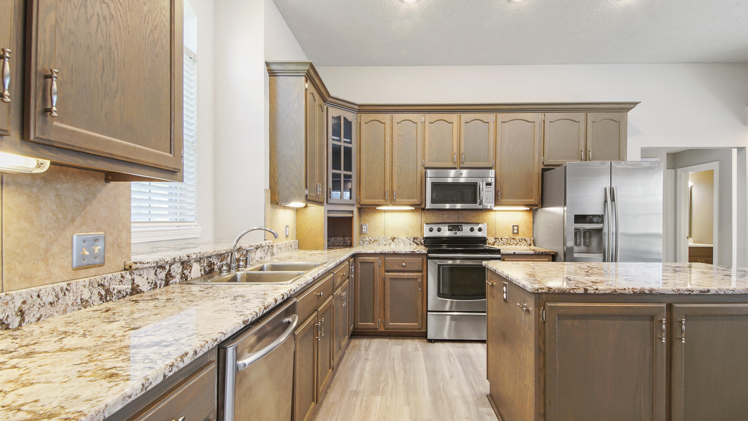 COLONY CLUB HARBOUR PH 3 - Residential