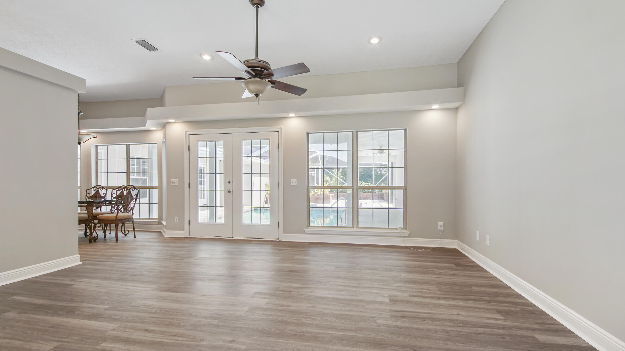 COLONY CLUB HARBOUR PH 3 - Residential