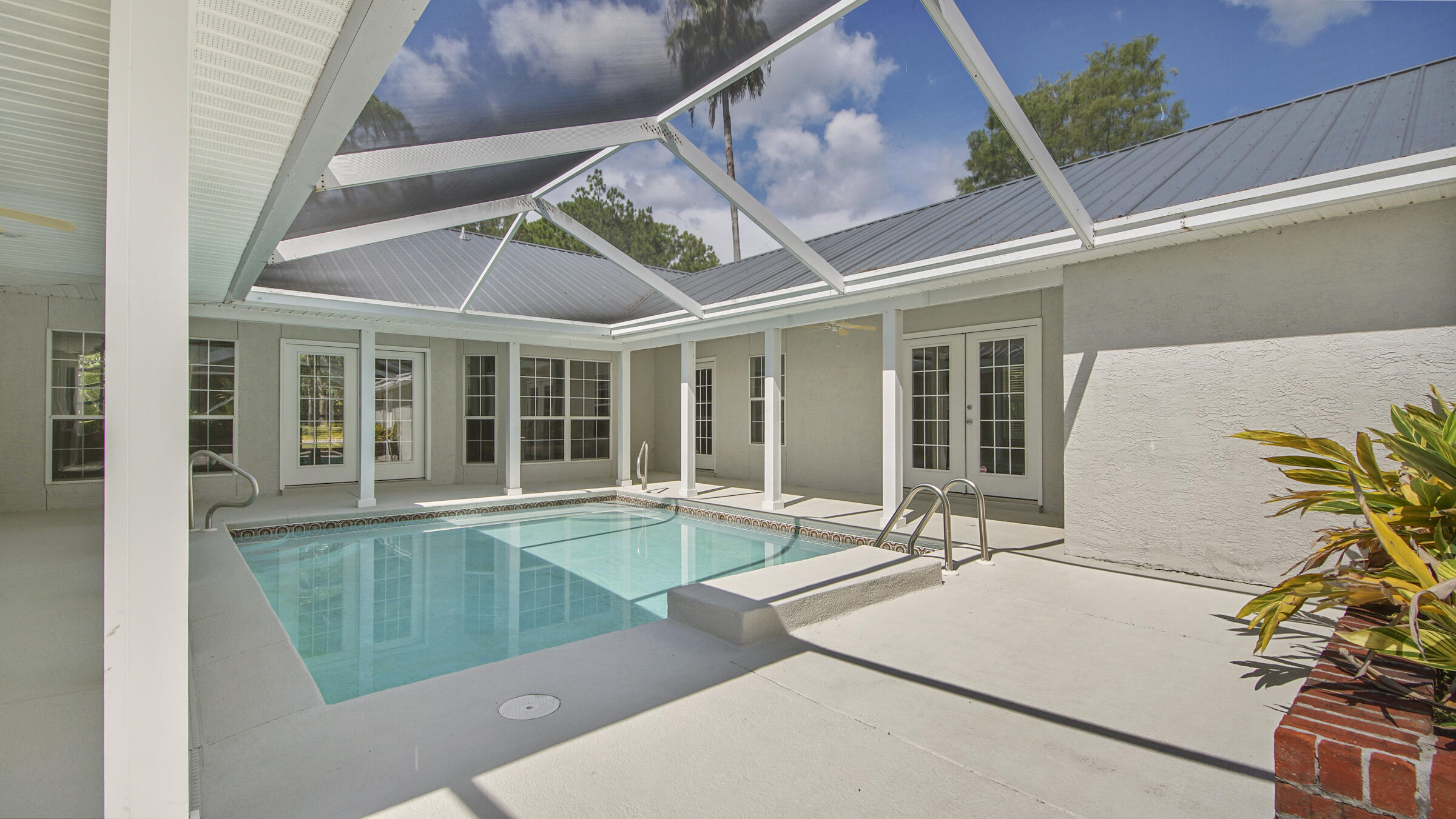 COLONY CLUB HARBOUR PH 3 - Residential