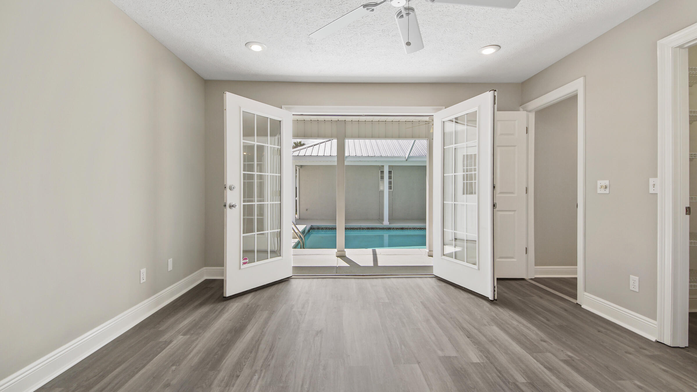 COLONY CLUB HARBOUR PH 3 - Residential