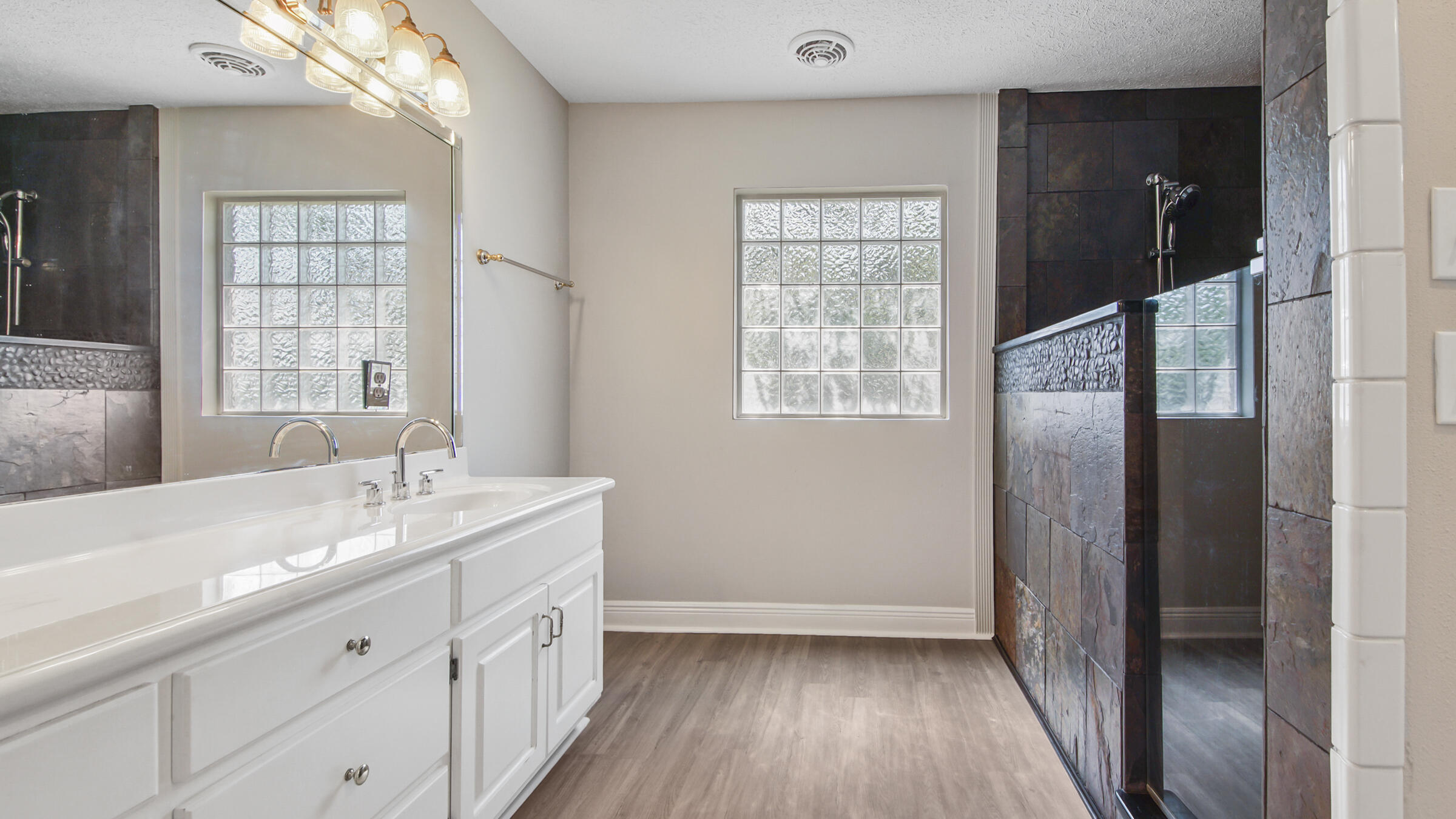 COLONY CLUB HARBOUR PH 3 - Residential