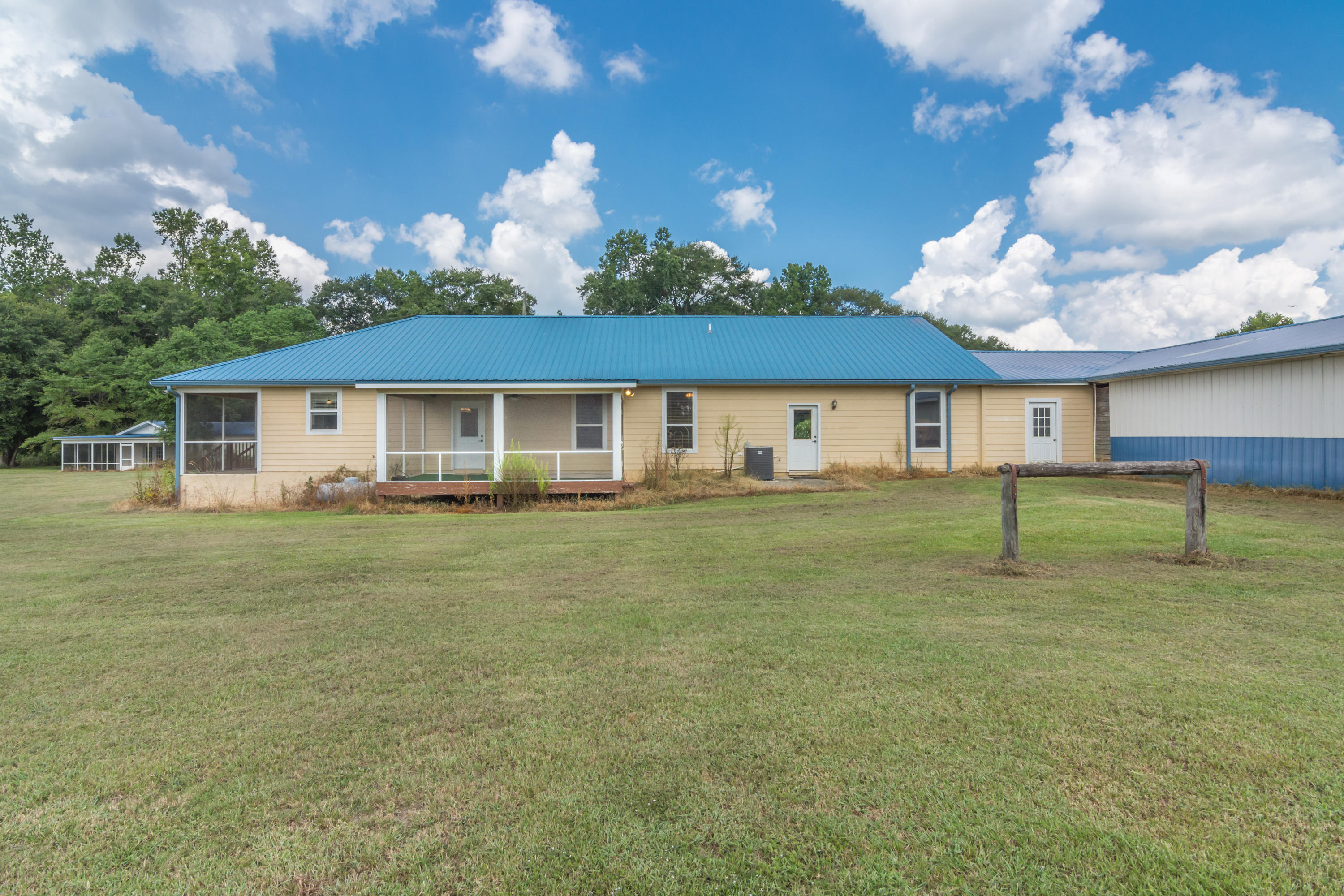 METES & BOUNDS - Farm