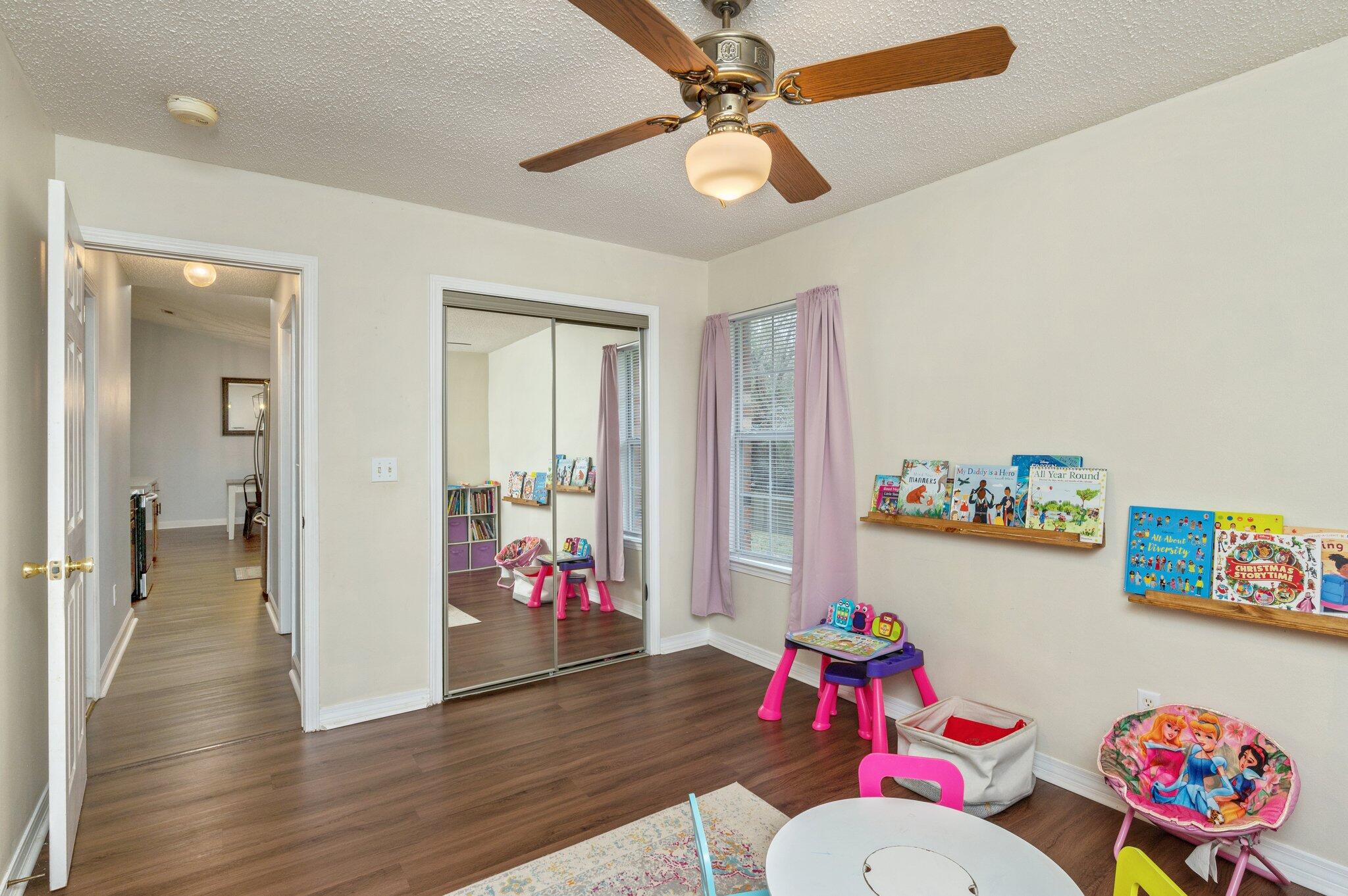 RIVERCHASE S/D PH 2 LOT 19 BLK C - Residential