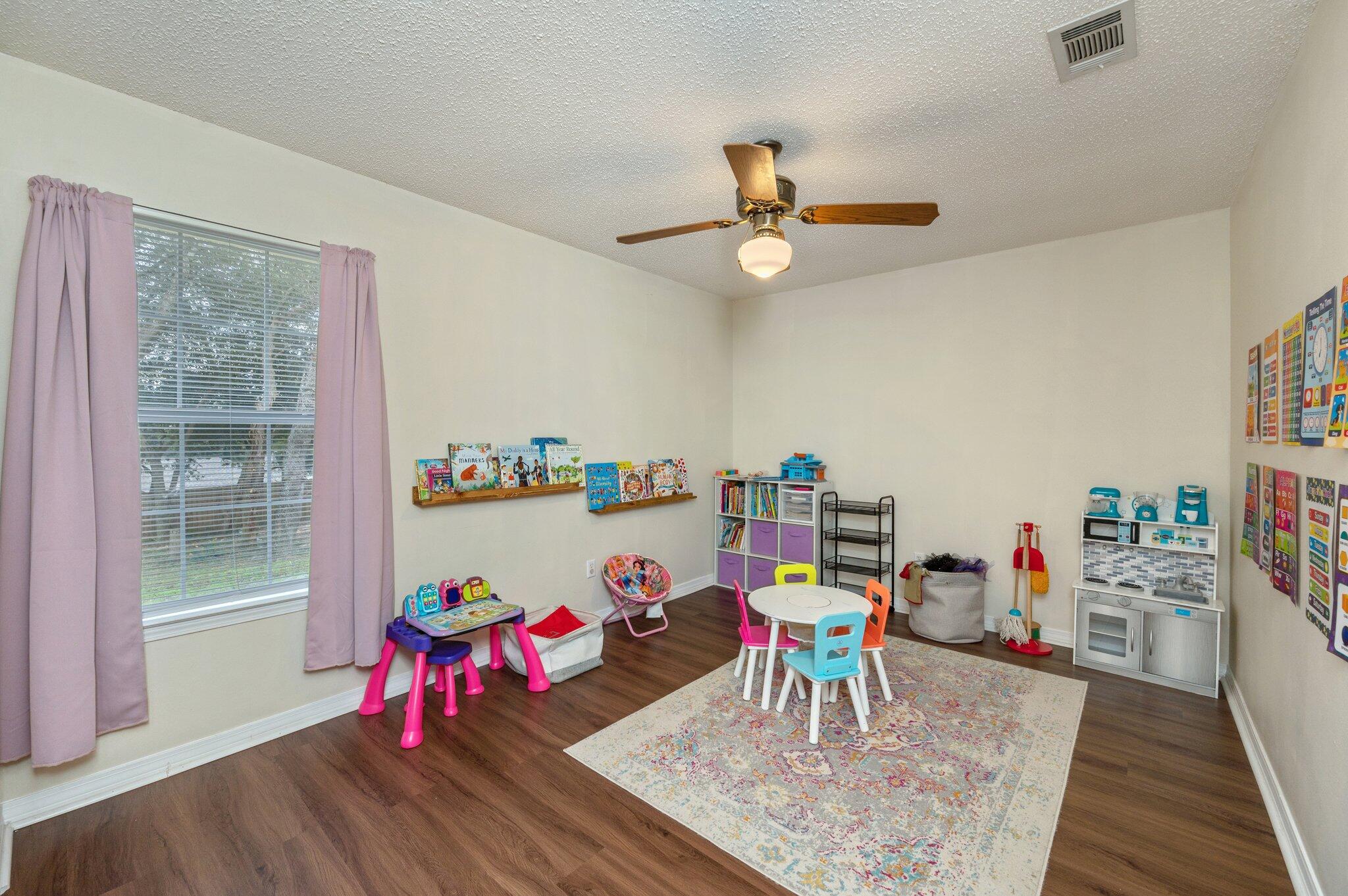 RIVERCHASE S/D PH 2 LOT 19 BLK C - Residential