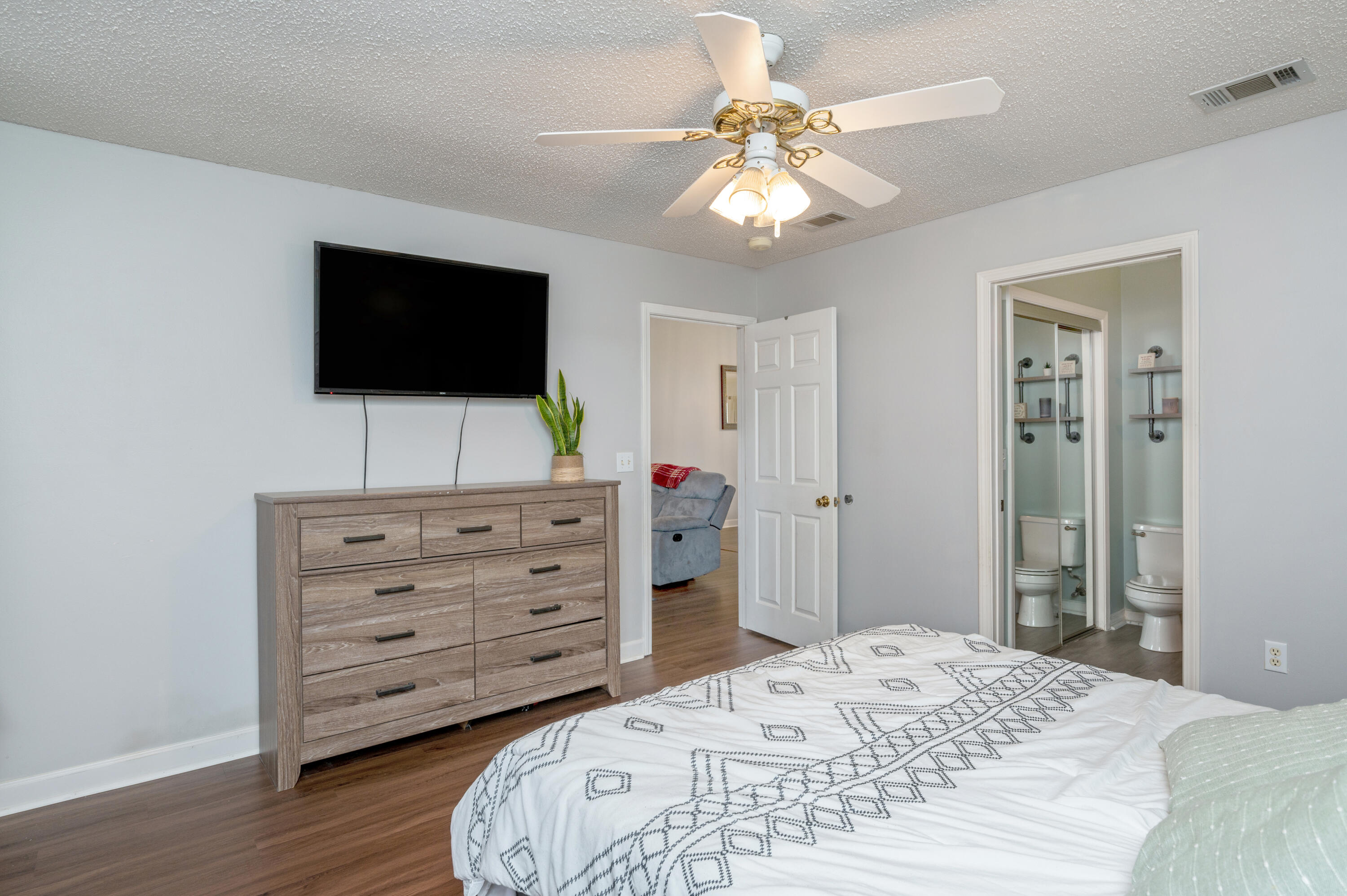 RIVERCHASE S/D PH 2 LOT 19 BLK C - Residential