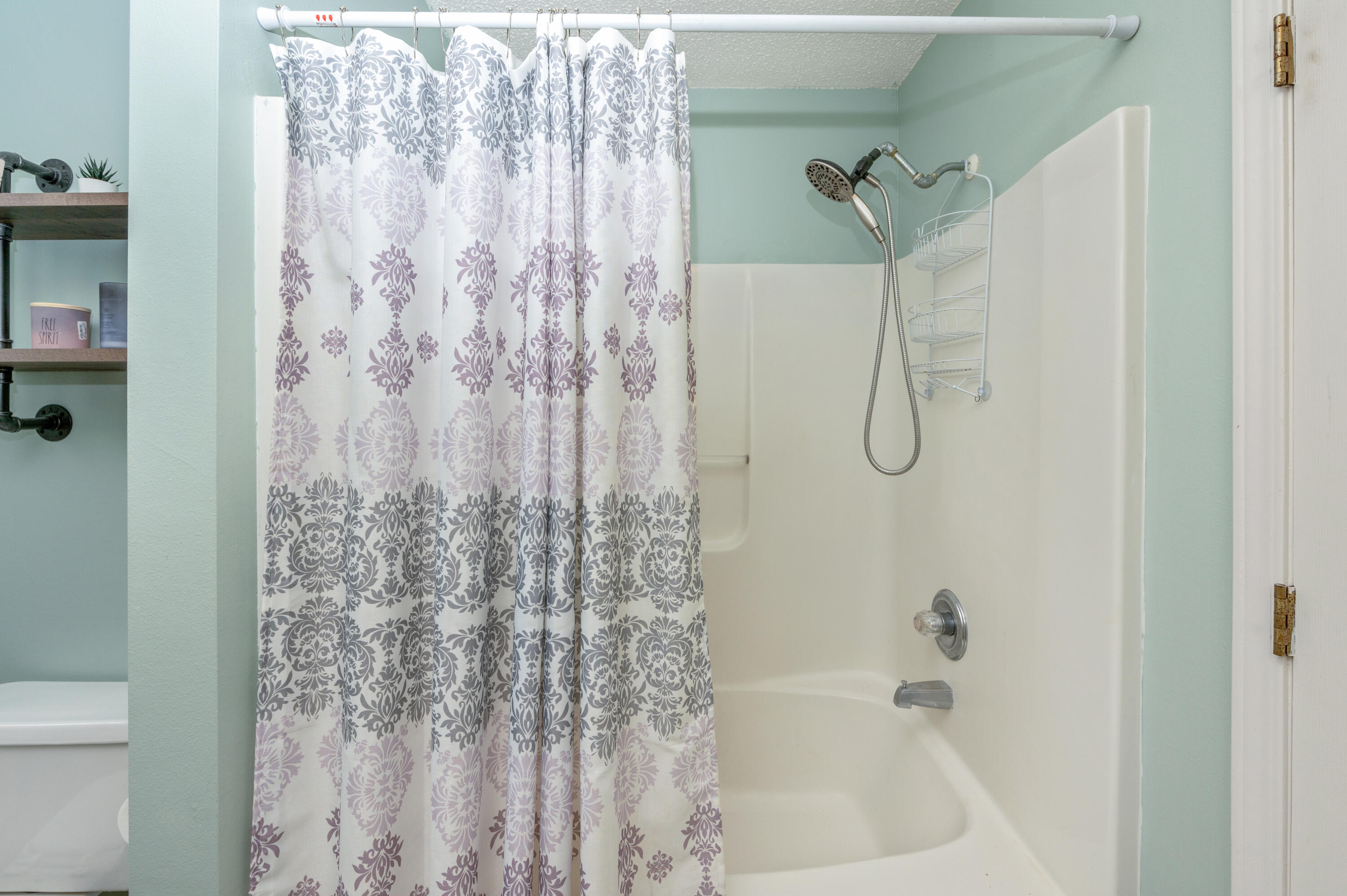 RIVERCHASE S/D PH 2 LOT 19 BLK C - Residential