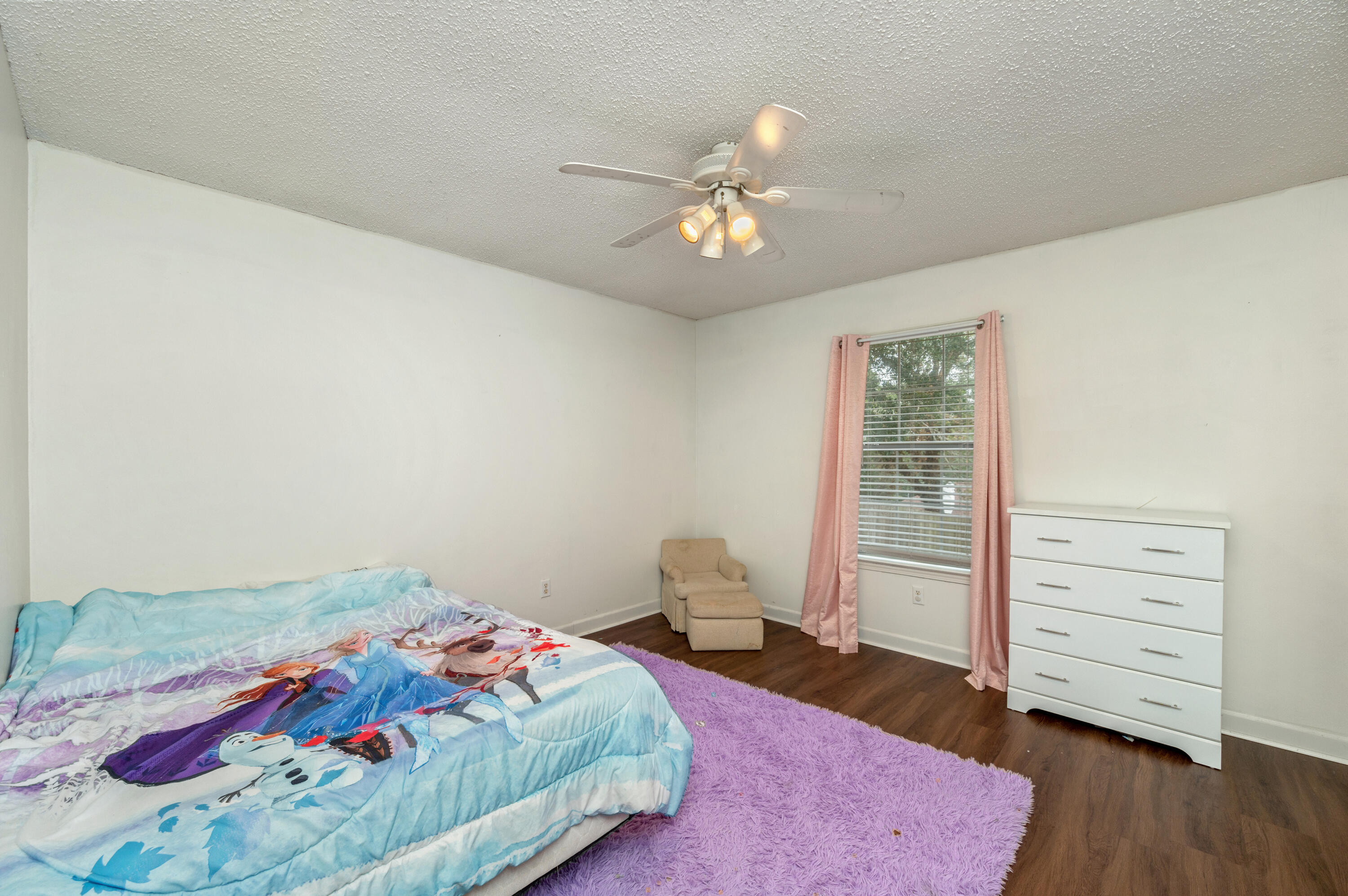 RIVERCHASE S/D PH 2 LOT 19 BLK C - Residential