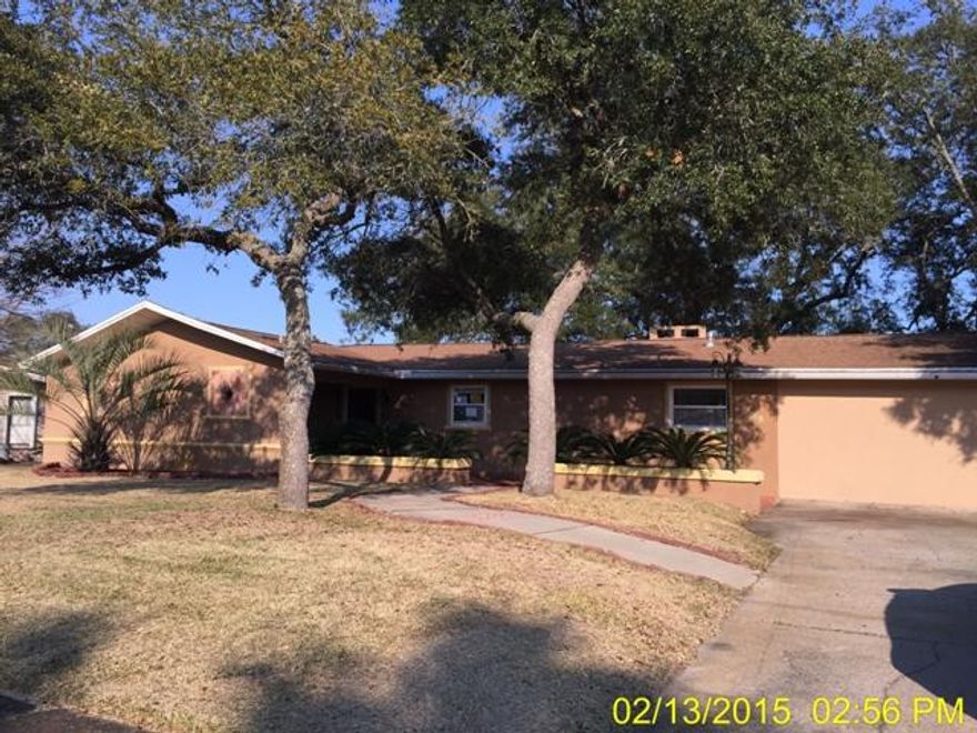 REO - Water View down Cinco Bayou... 4 Bd / 3 Ba with panoramic views of the bayou... Features include gourmet kitchen with plenty of cabinets, granite counter tops, stainless appliances & island with breakfast bar. The spacious living room features water view & fireplace. The luxurious master bath features soaking tub, separate shower & double vanities. Enjoy entertaining on your large outdoor deck with summer kitchen & views of the bayou. Don't miss out on all this home has to offer. The home overlooks city property & the bayou. This property does not own any water frontage. This property is eligible under the Freddie Mac First Look Initiative through April 14, 2015.