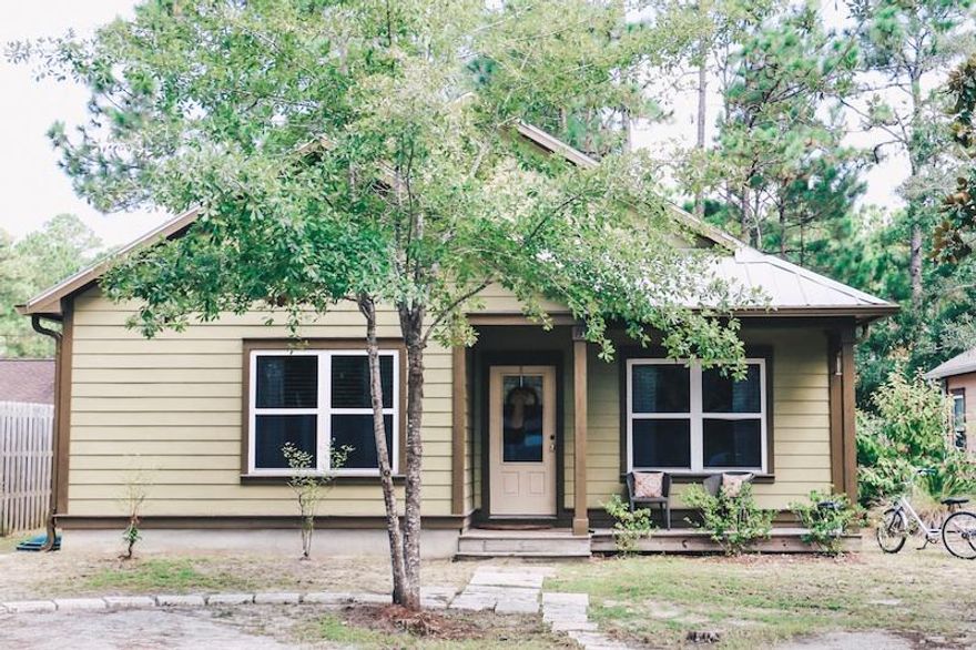 PRICE TO SELL!!!! Just steps away from the Bay and a short drive to the beach, this Old Florida-Style Cottage offers the best of both worlds. Full of custom upgrades! Come by and take a look before it is too late!