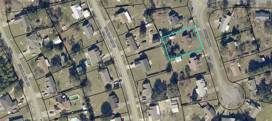 Looking for a great location South of Crestview with a generous yard? This home features large kitchen and dining room with an open floor plan, 3 bedrooms, 2 full baths, outbuilding, large yard and located near the cut de sac. Call today to schedule an appointment.