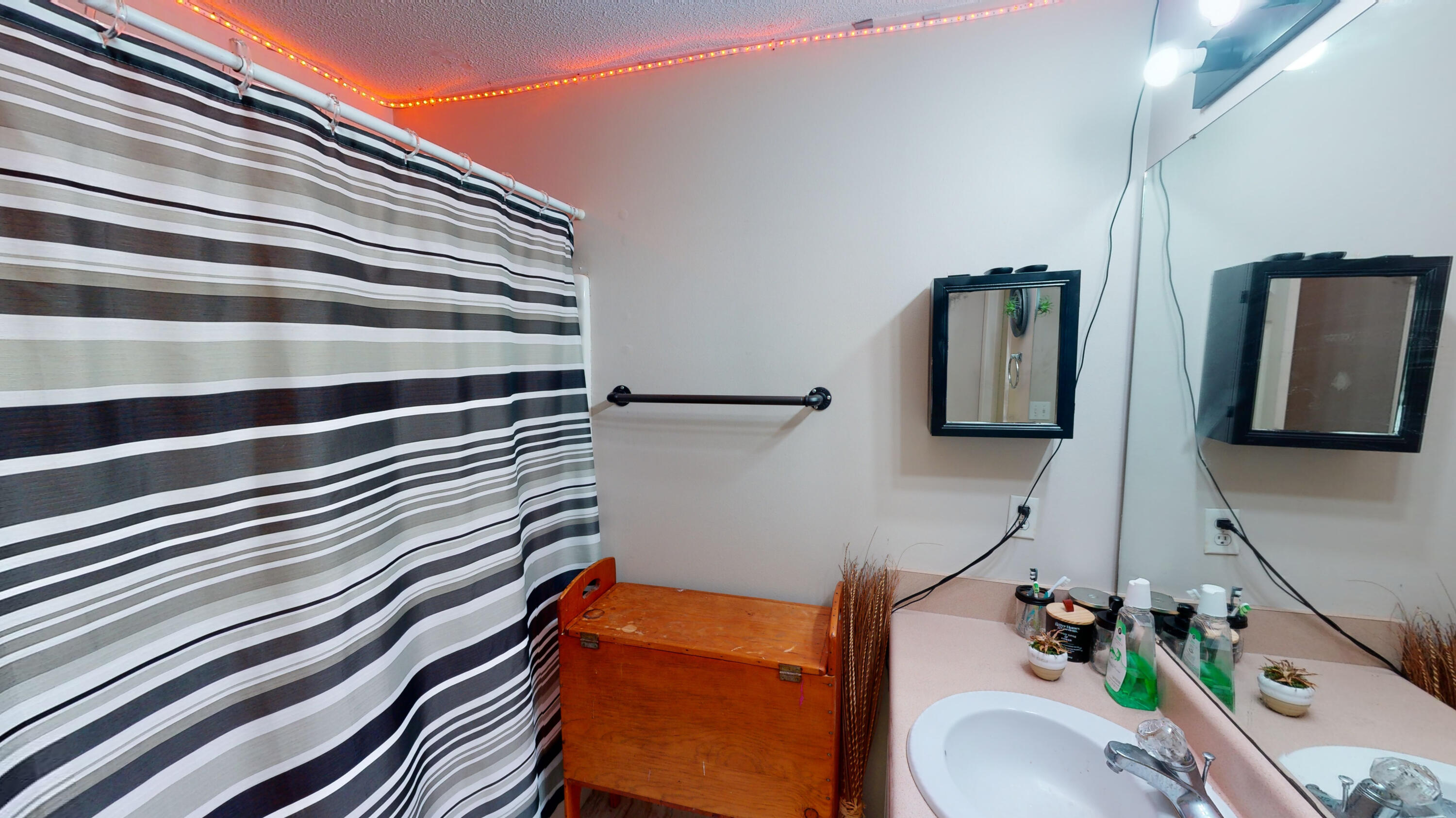 QUAIL RIDGE LANDING - Residential