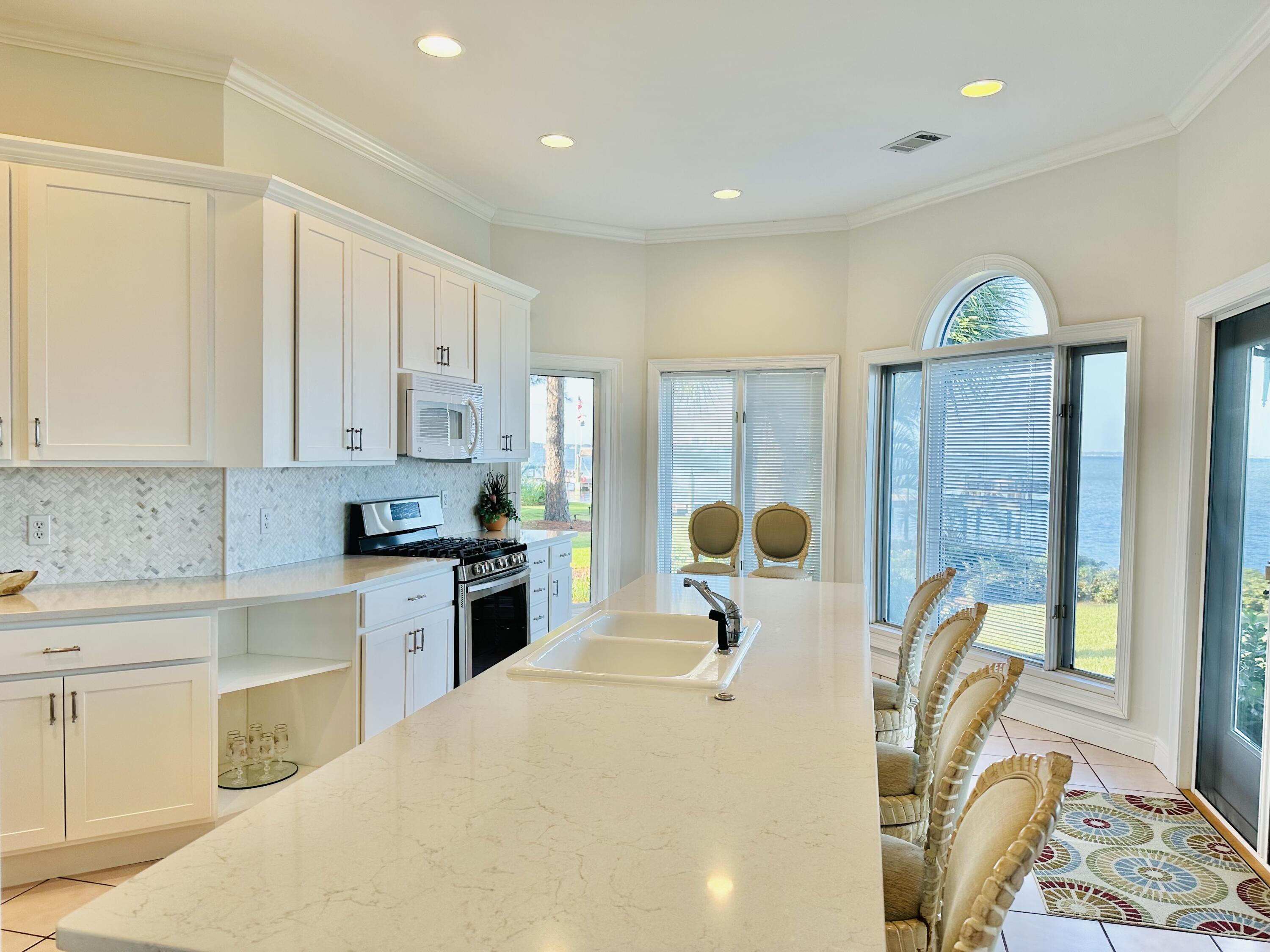 BAY ESTATES - Residential Lease