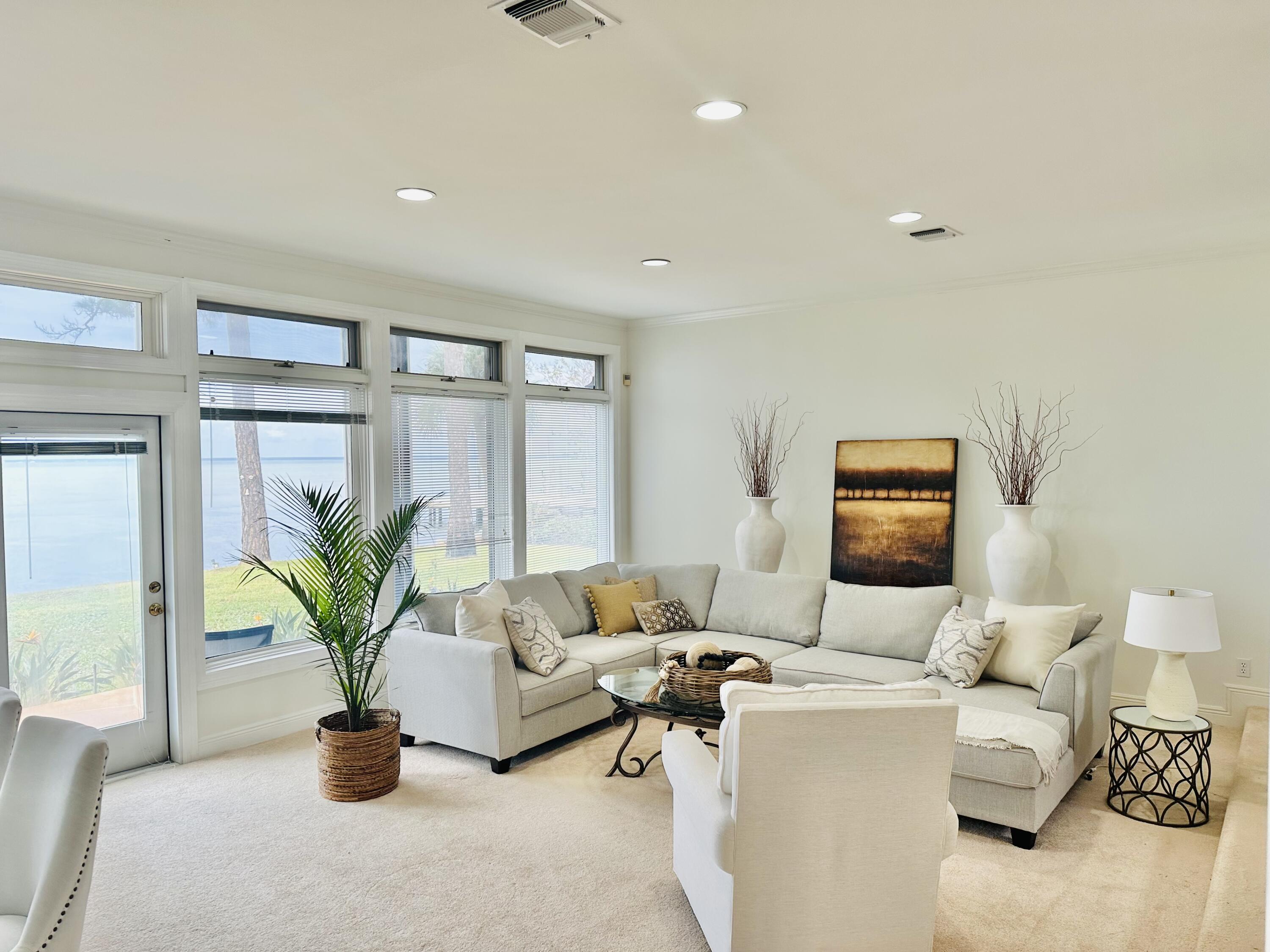 BAY ESTATES - Residential Lease