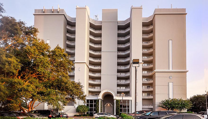 Most Spectacular View of the Whole Entire Harbor!! Totally renovated contemporary style. High end appliances. Travertine flooring. 12 foot ceilings. Conveys with 2 boat slips.