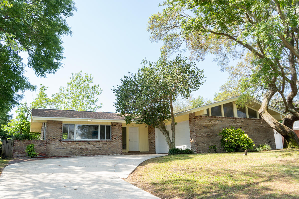 BAYOU WOODS 2ND ADD LOT 13 BLK A - Residential