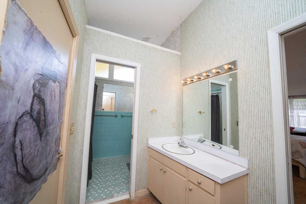 BAYOU WOODS 2ND ADD LOT 13 BLK A - Residential