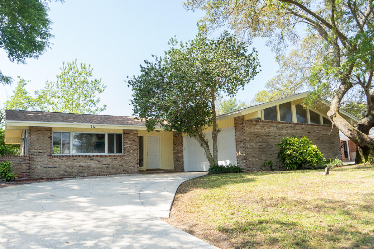 BAYOU WOODS 2ND ADD LOT 13 BLK A - Residential