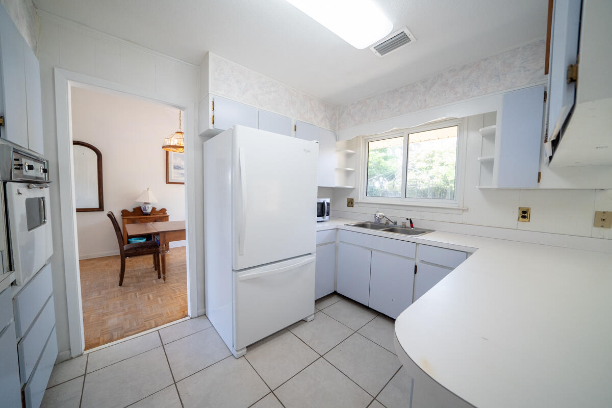 BAYOU WOODS 2ND ADD LOT 13 BLK A - Residential