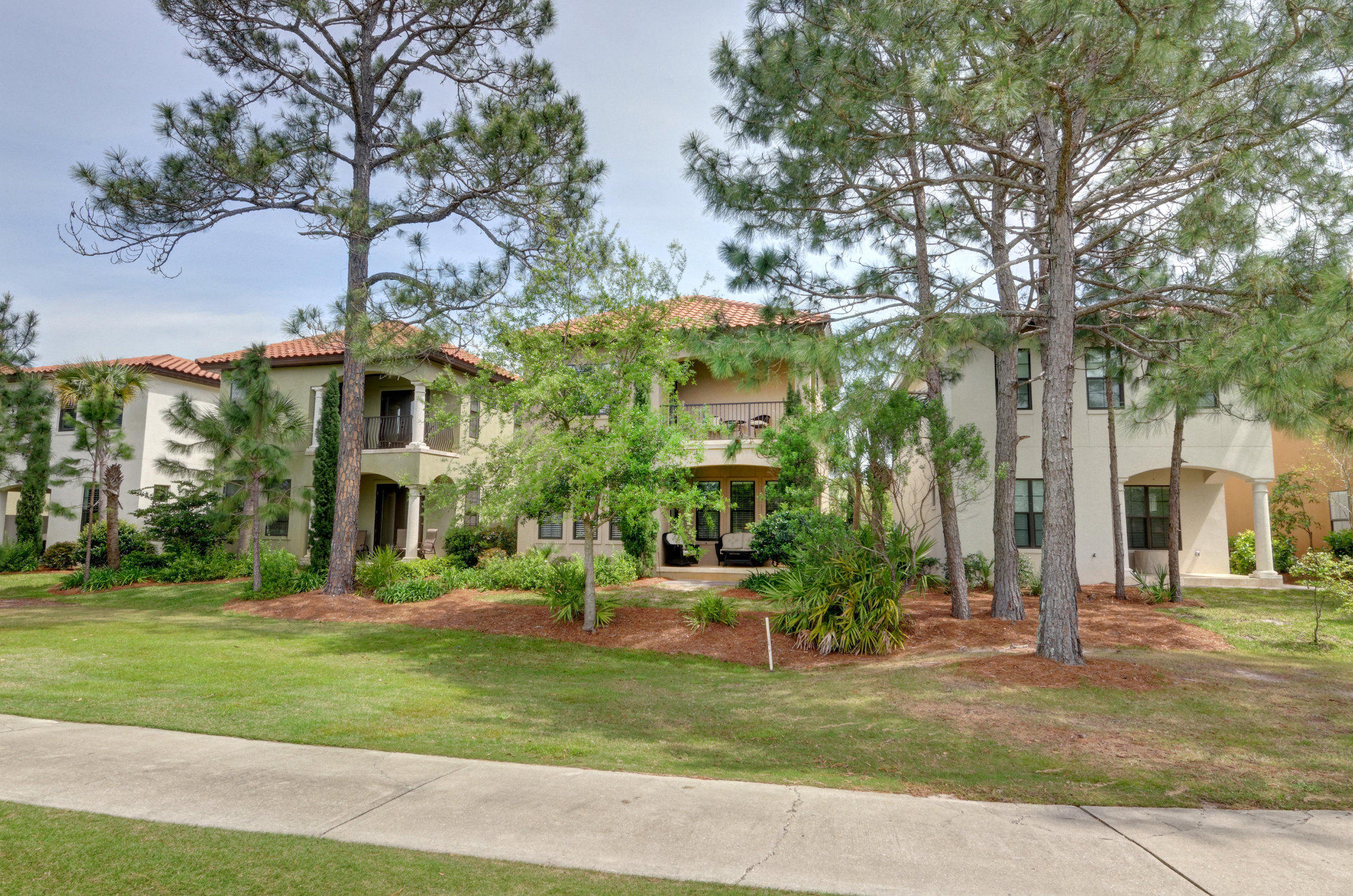 VILLA LAGO - Residential