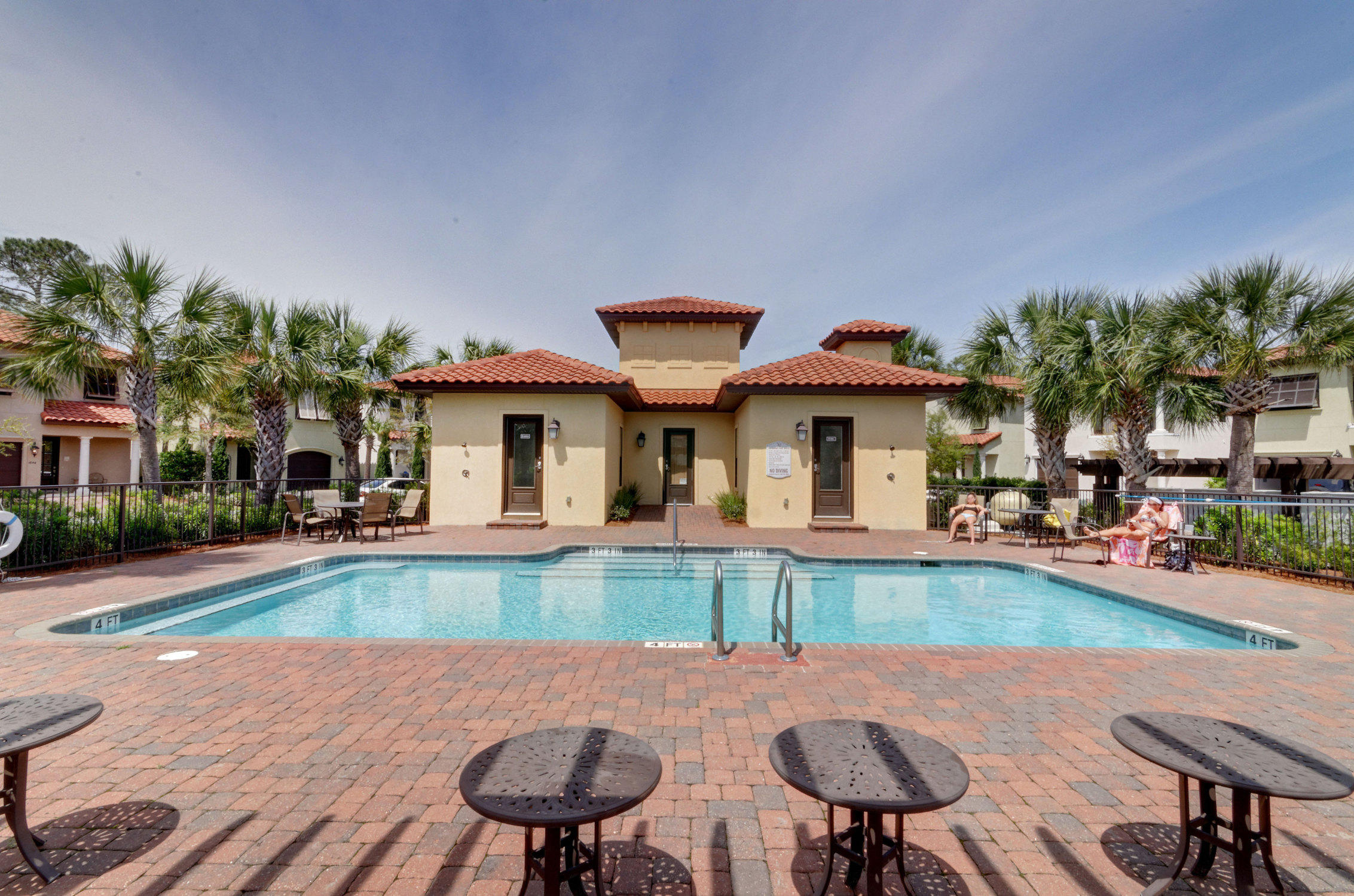 VILLA LAGO - Residential