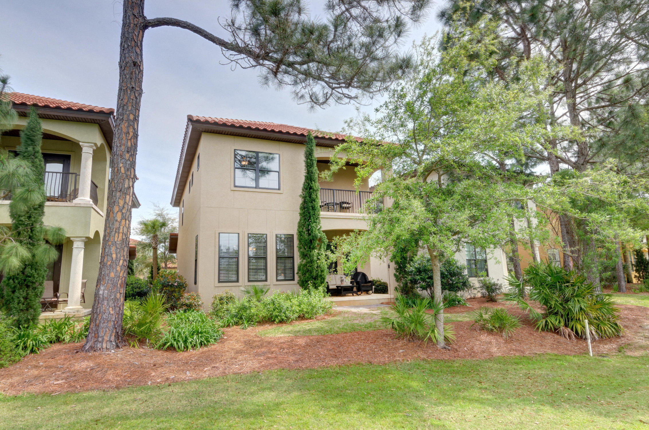 VILLA LAGO - Residential