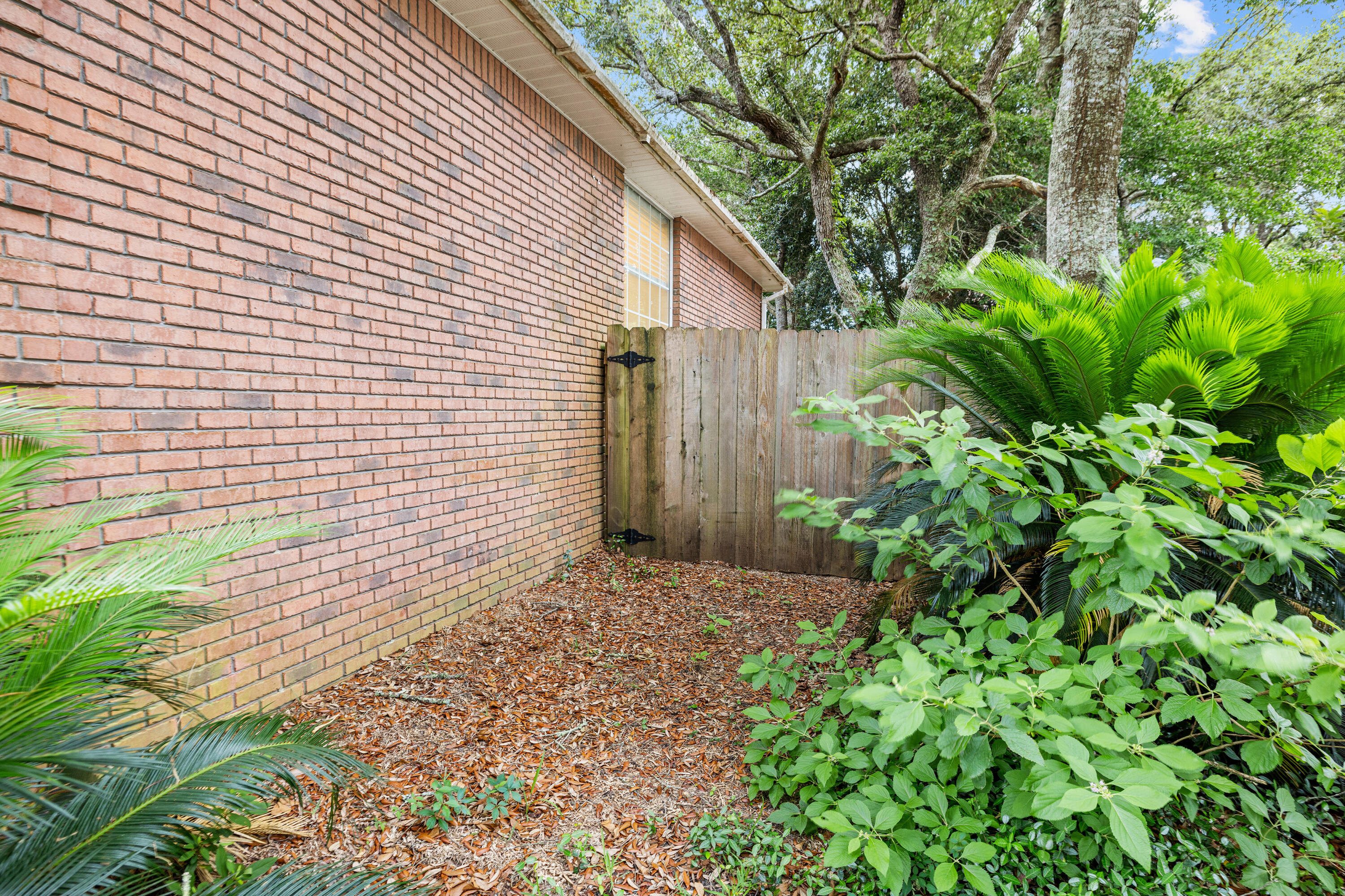 PARKWOOD ESTATES PH 1 BLUEWATER BAY - Residential Lease