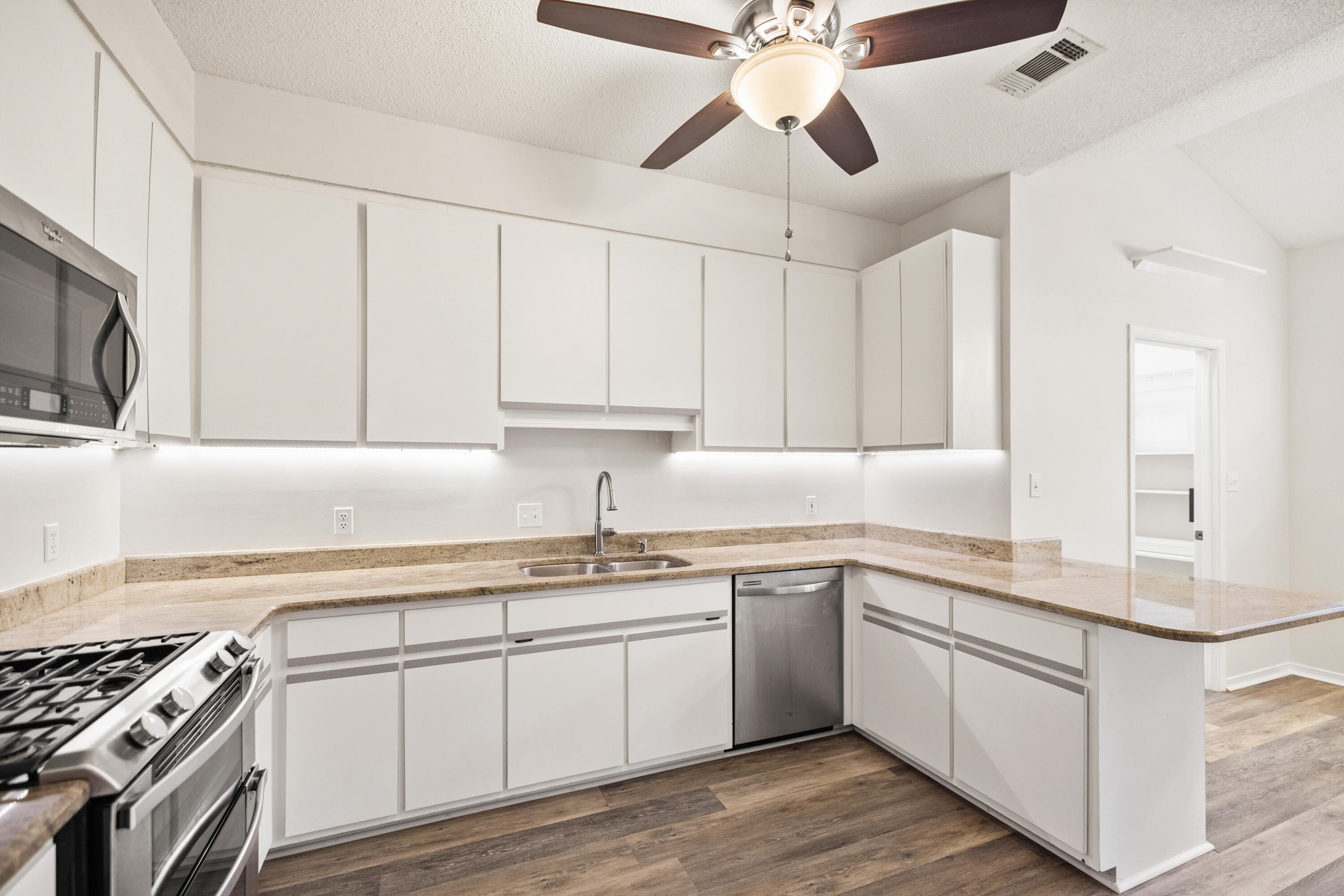 PARKWOOD ESTATES PH 1 BLUEWATER BAY - Residential Lease