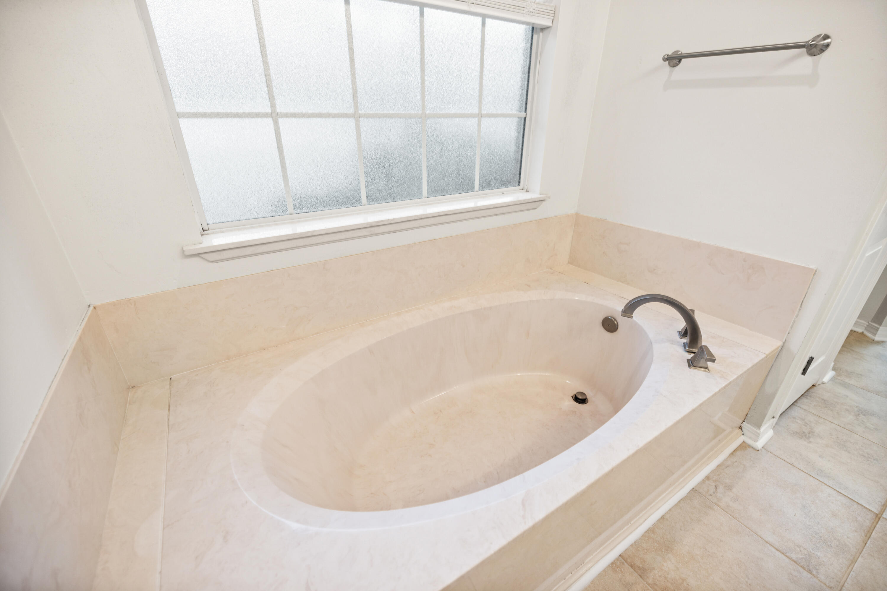 PARKWOOD ESTATES PH 1 BLUEWATER BAY - Residential Lease