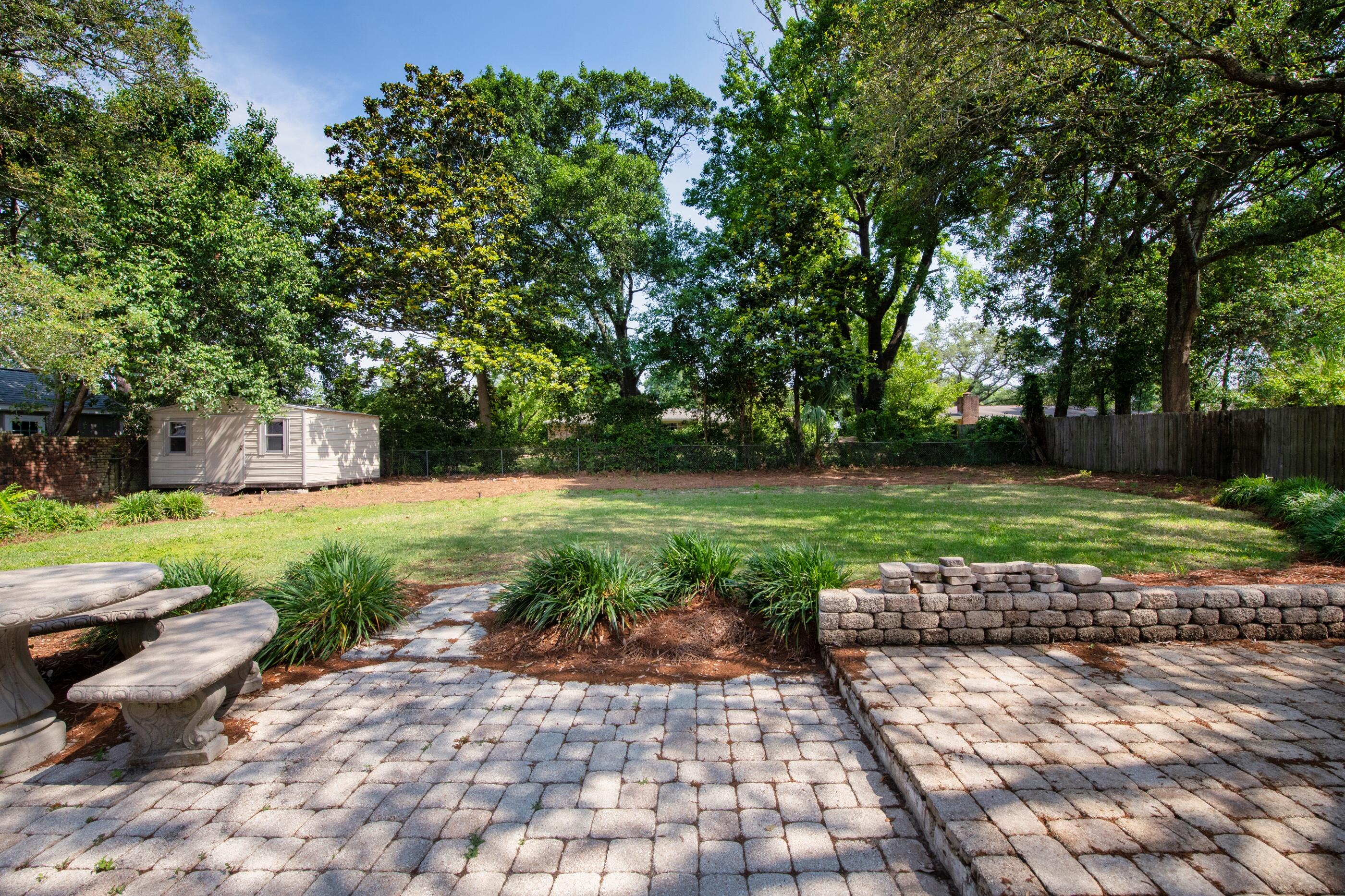 BAYOU POQUITO - Residential