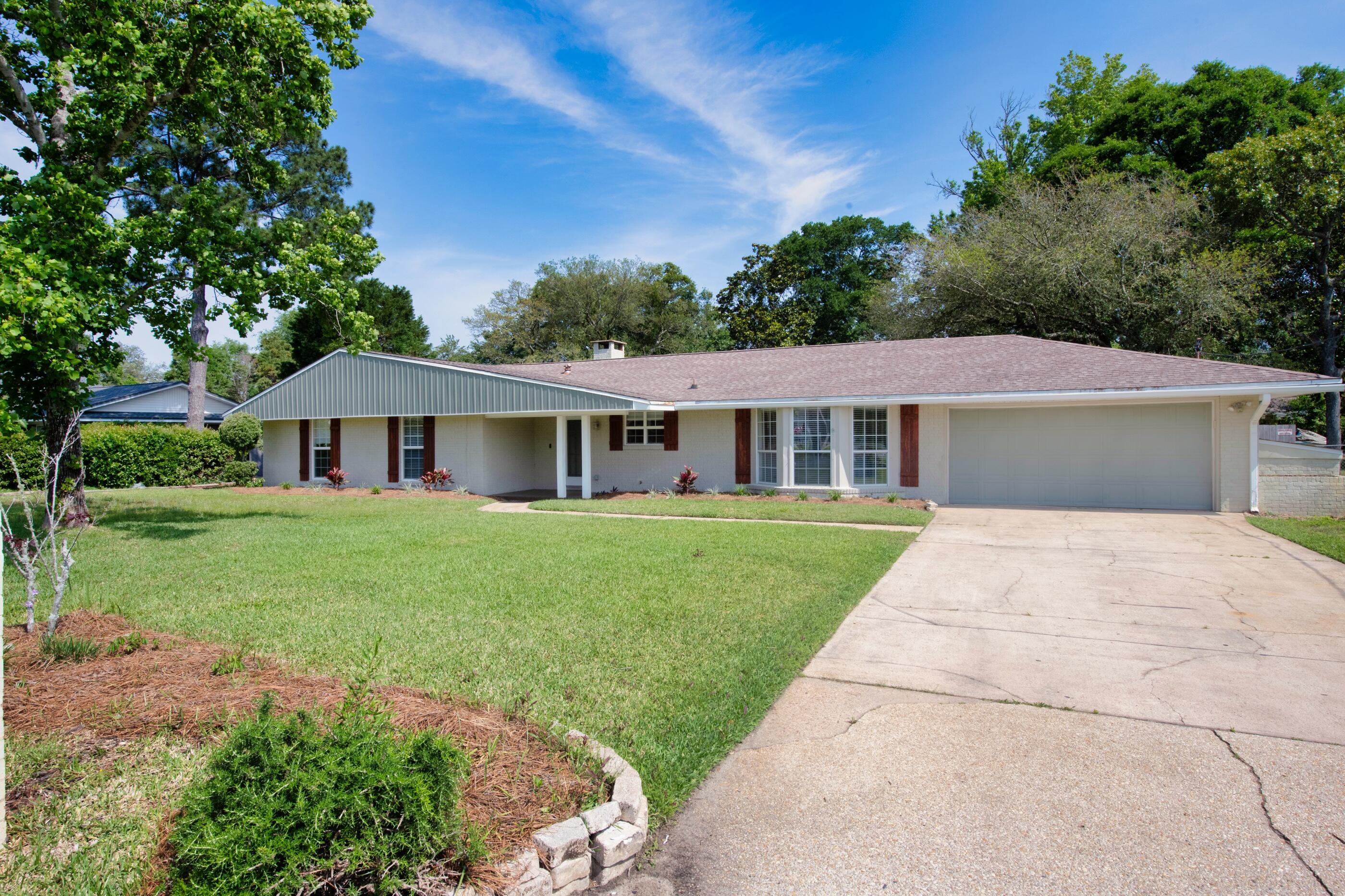 BAYOU POQUITO - Residential
