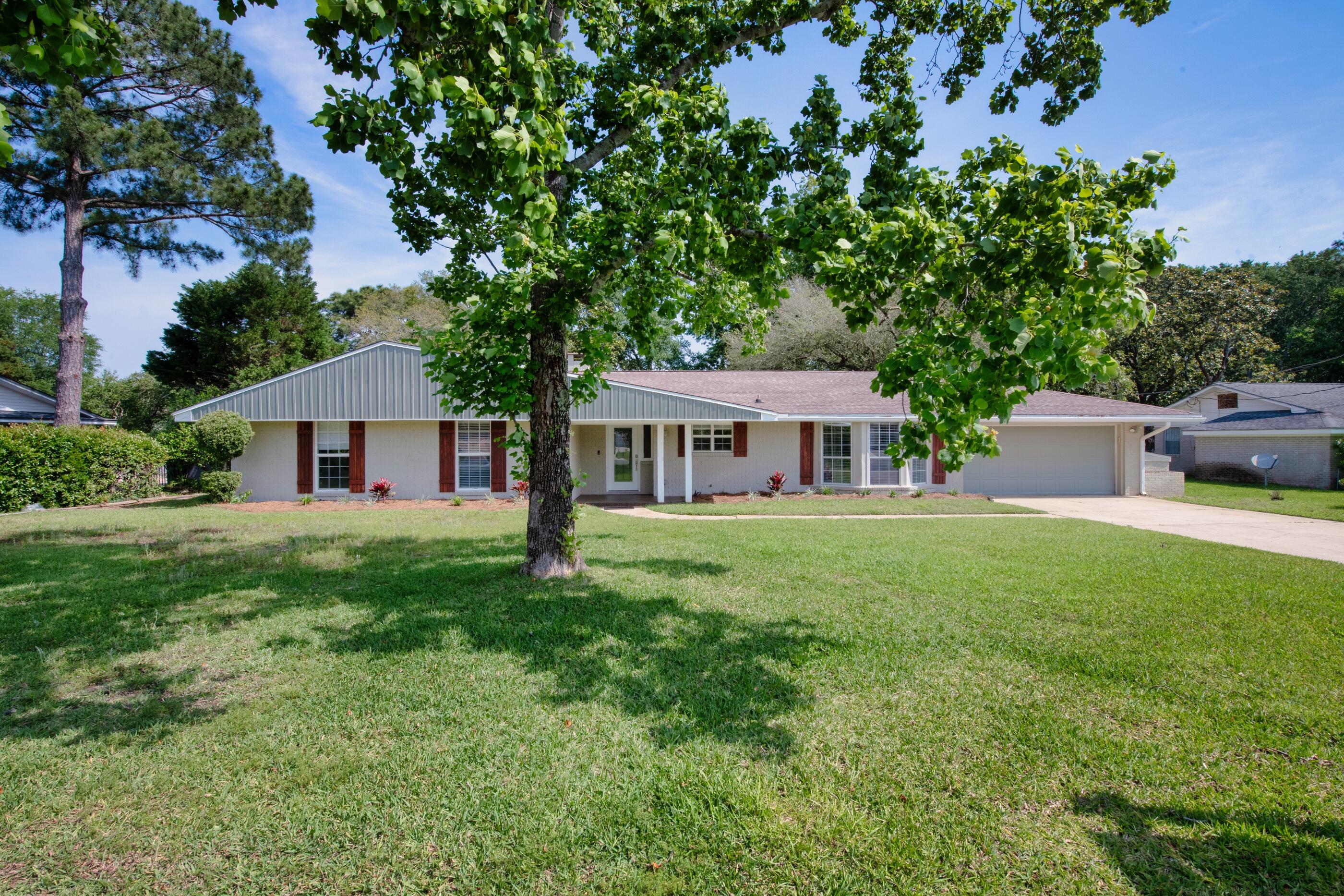 BAYOU POQUITO - Residential