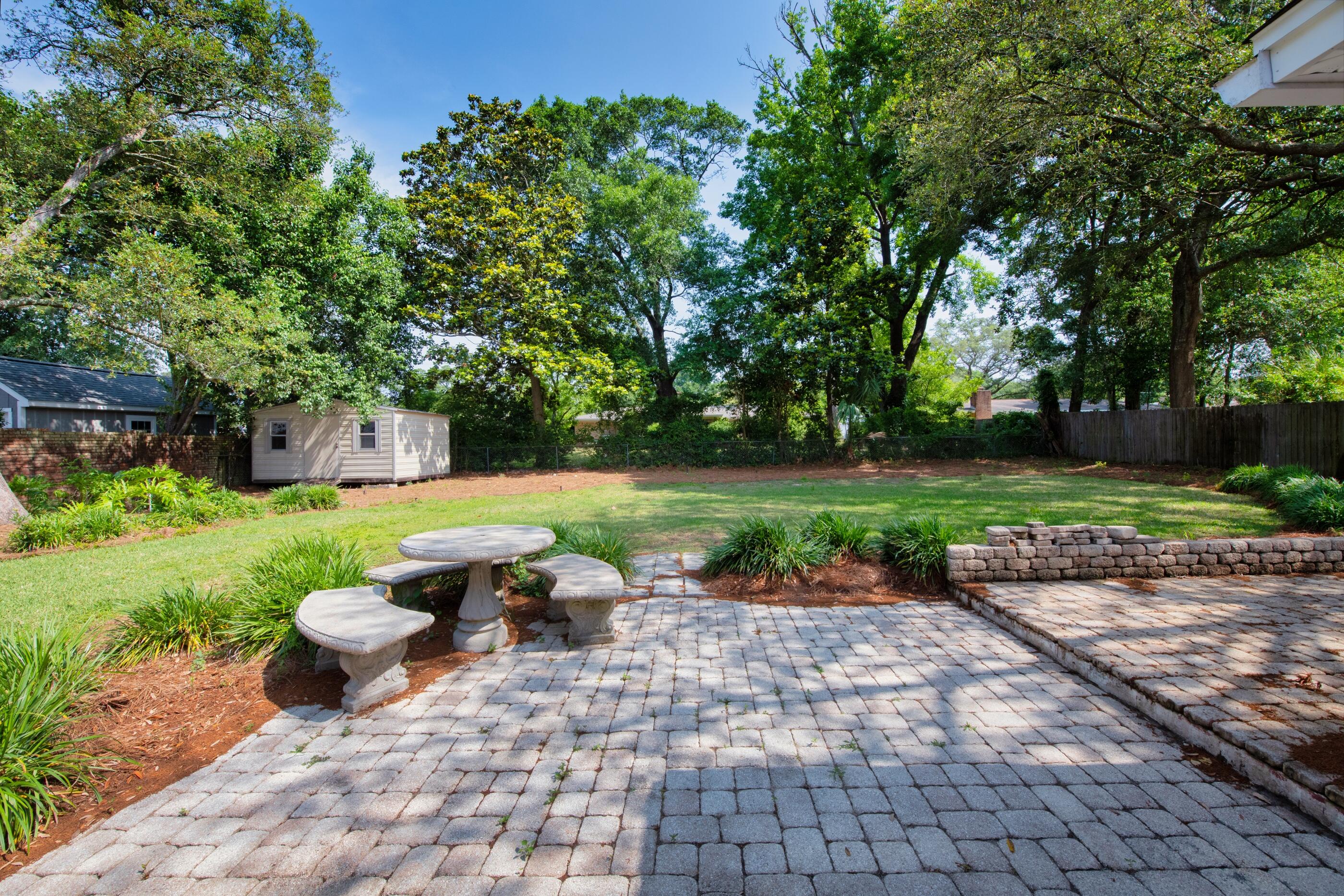 BAYOU POQUITO - Residential