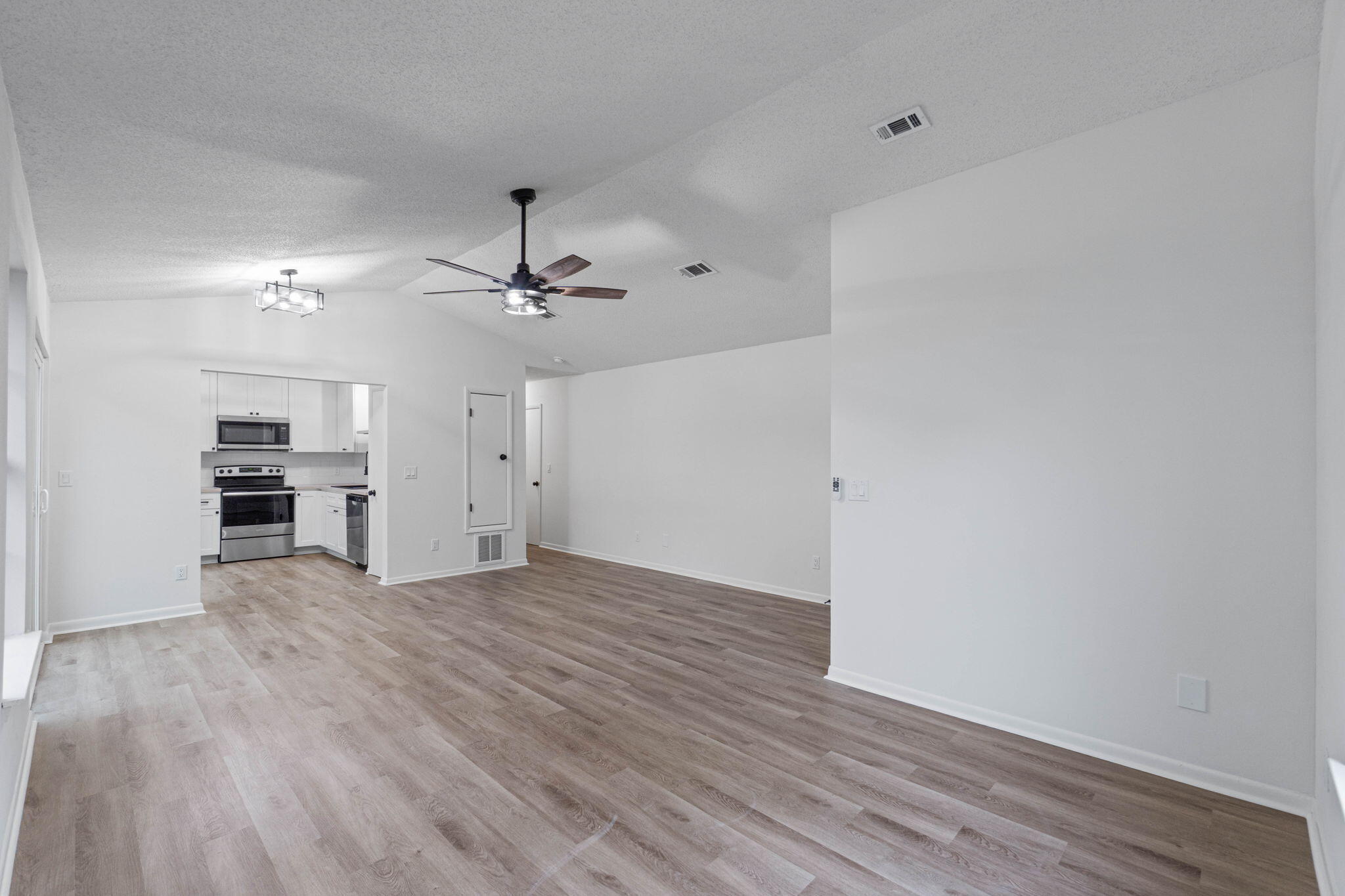 HIDDEN TRAILS PH 1 - Residential