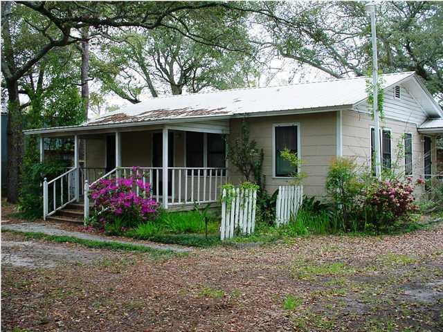 BEG AT A PT 1350 FT S OF NW COR OF NE1/4 E 370 FT TO POB S 100 FT E 220 FT N 100 FT W 220 FT TO POB - Residential