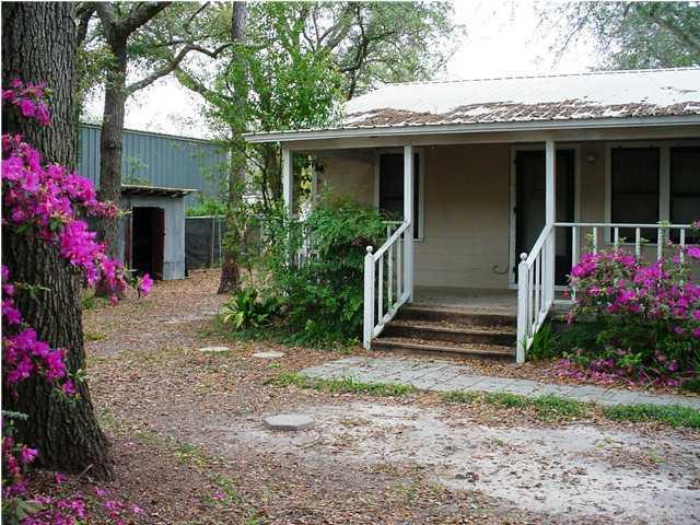 BEG AT A PT 1350 FT S OF NW COR OF NE1/4 E 370 FT TO POB S 100 FT E 220 FT N 100 FT W 220 FT TO POB - Residential