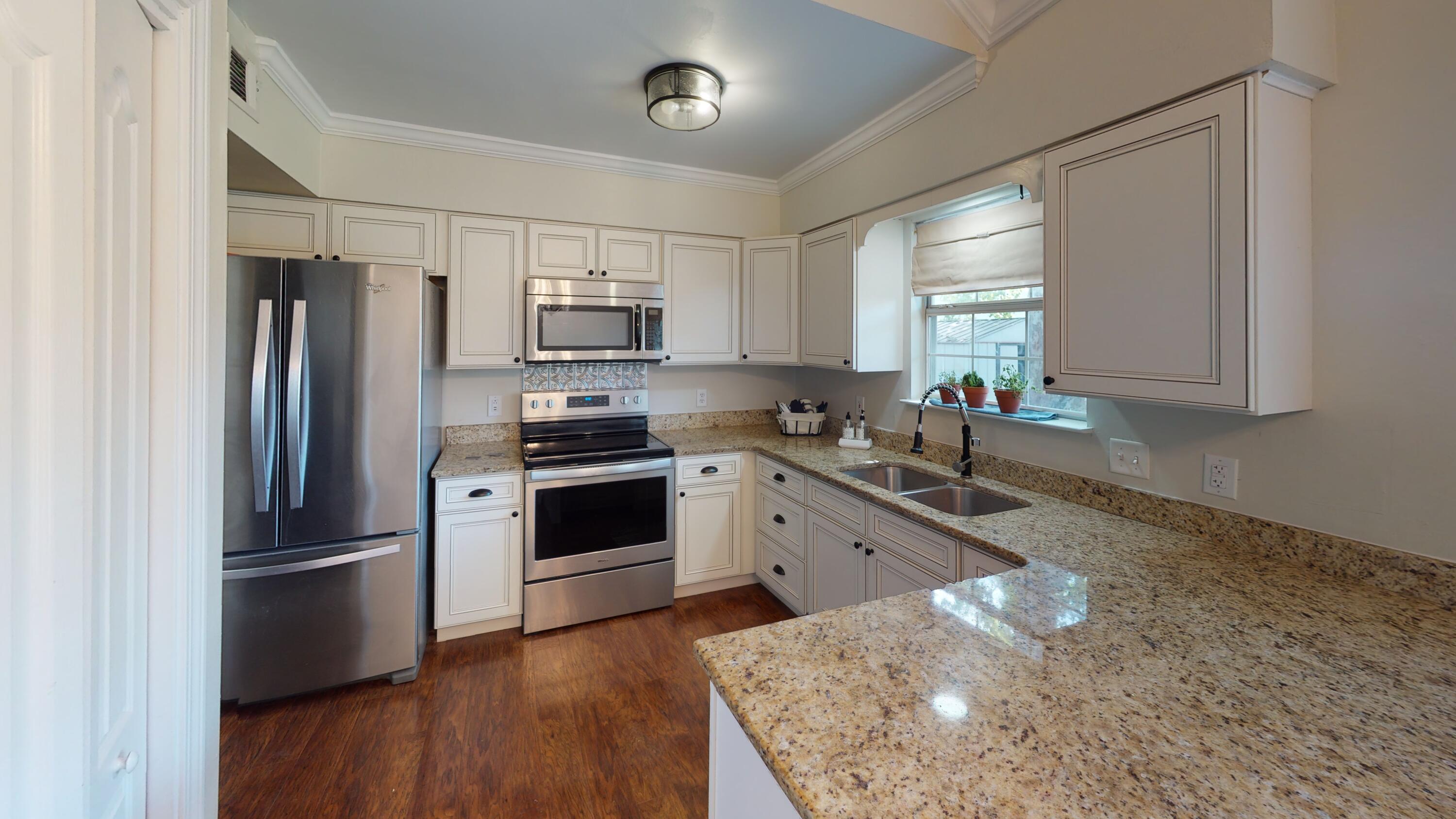 ASHLAND MANOR - Residential