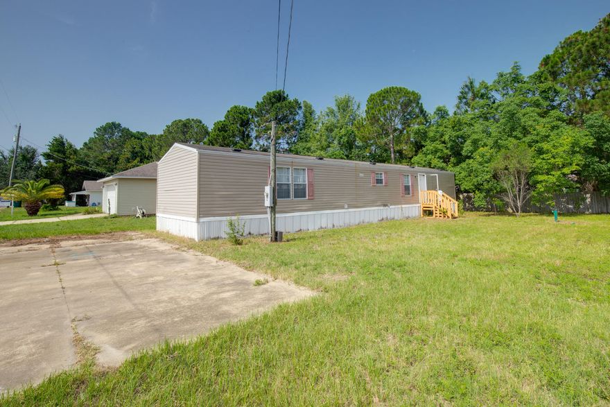 ***REO***ATTENTION BUILDERS OR INVESTORS!!! 2 BEDROOM 2 BATH MOBILE HOME ON .2 ACRES. USE AS A RENTAL INCOME OR BUILD YOUR OWN HOME. *****OWNER FINANCING AVAILABLE 10% DOWN 15 YR NOTE @ $807/MONTHLY PAYMENT 30 YEAR NOTE WITH 5 YEAR BALLOON @ $638/MONTHLY