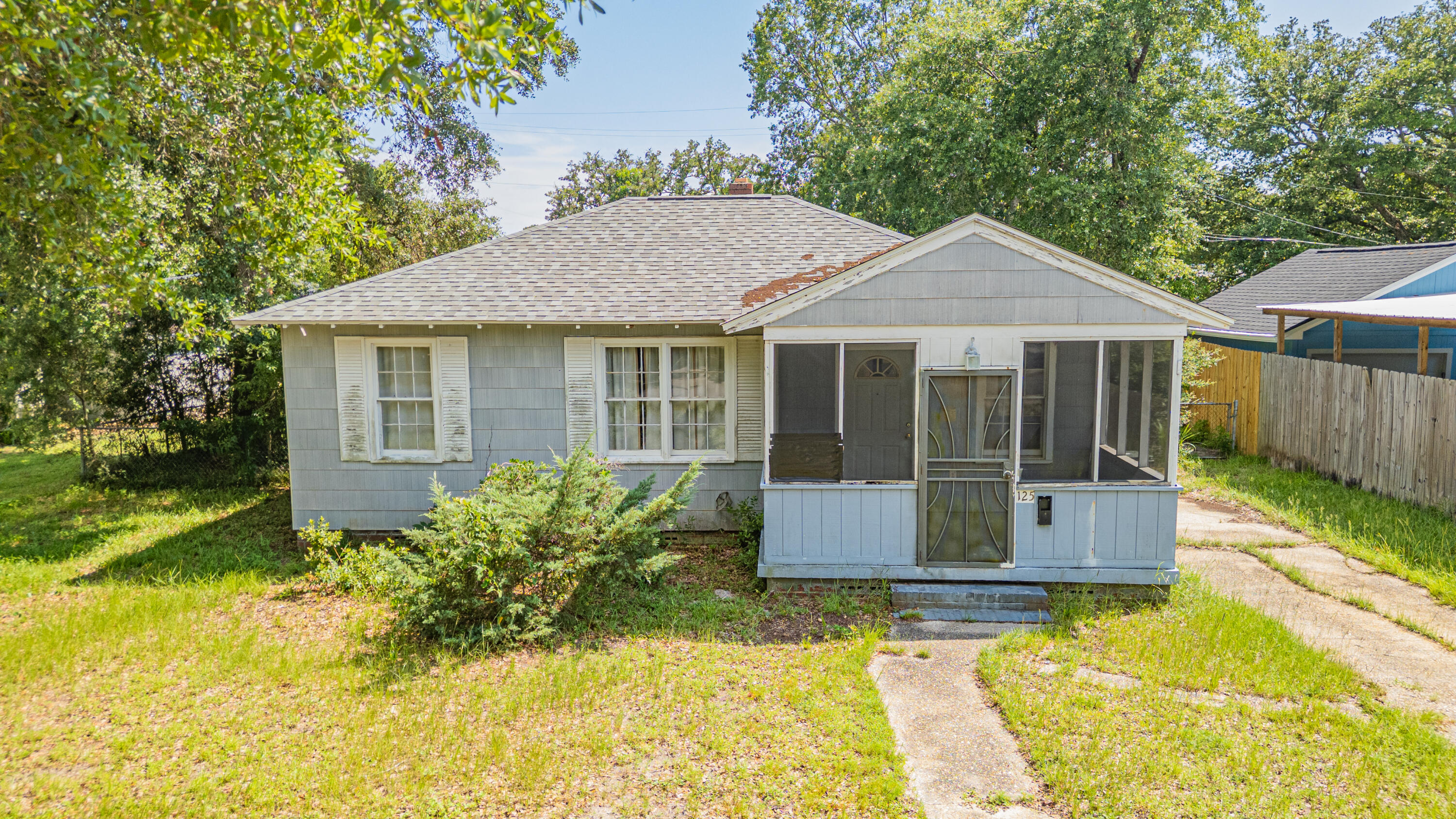 Investor Special in Navy Point - Priced to Sell!This property is perfect for investors, flippers, or anyone looking to build equity with some TLC. The home features a new roof installed in 2021 and a functional layout with spacious living and dining areas. Enjoy the screened-in front porch, large laundry room, and ample natural light throughout.Located just minutes from NAS Pensacola, Bayou Grande waterfront, and downtown, this is a great opportunity to add value in a prime location.