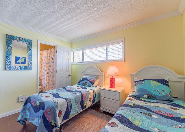 HOLIDAY SURF & RACQUET CLUB - Residential