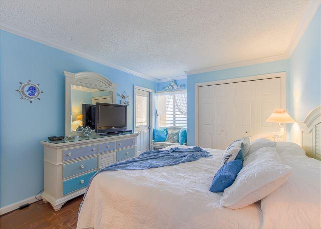 HOLIDAY SURF & RACQUET CLUB - Residential