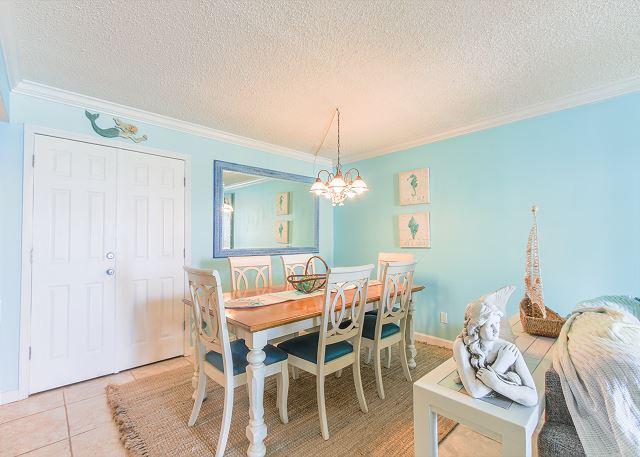 HOLIDAY SURF & RACQUET CLUB - Residential