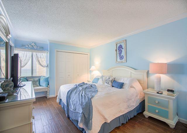 HOLIDAY SURF & RACQUET CLUB - Residential