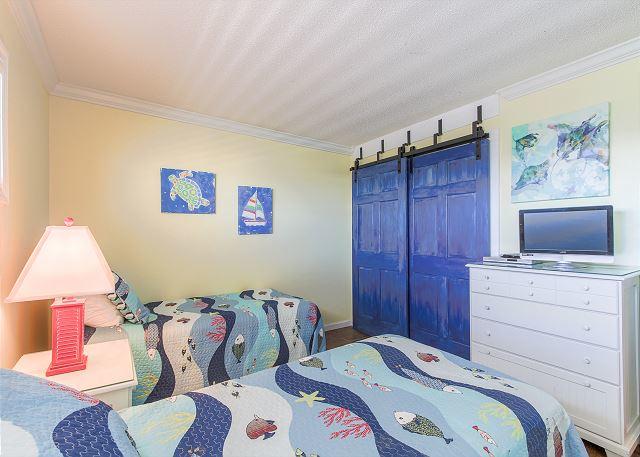 HOLIDAY SURF & RACQUET CLUB - Residential